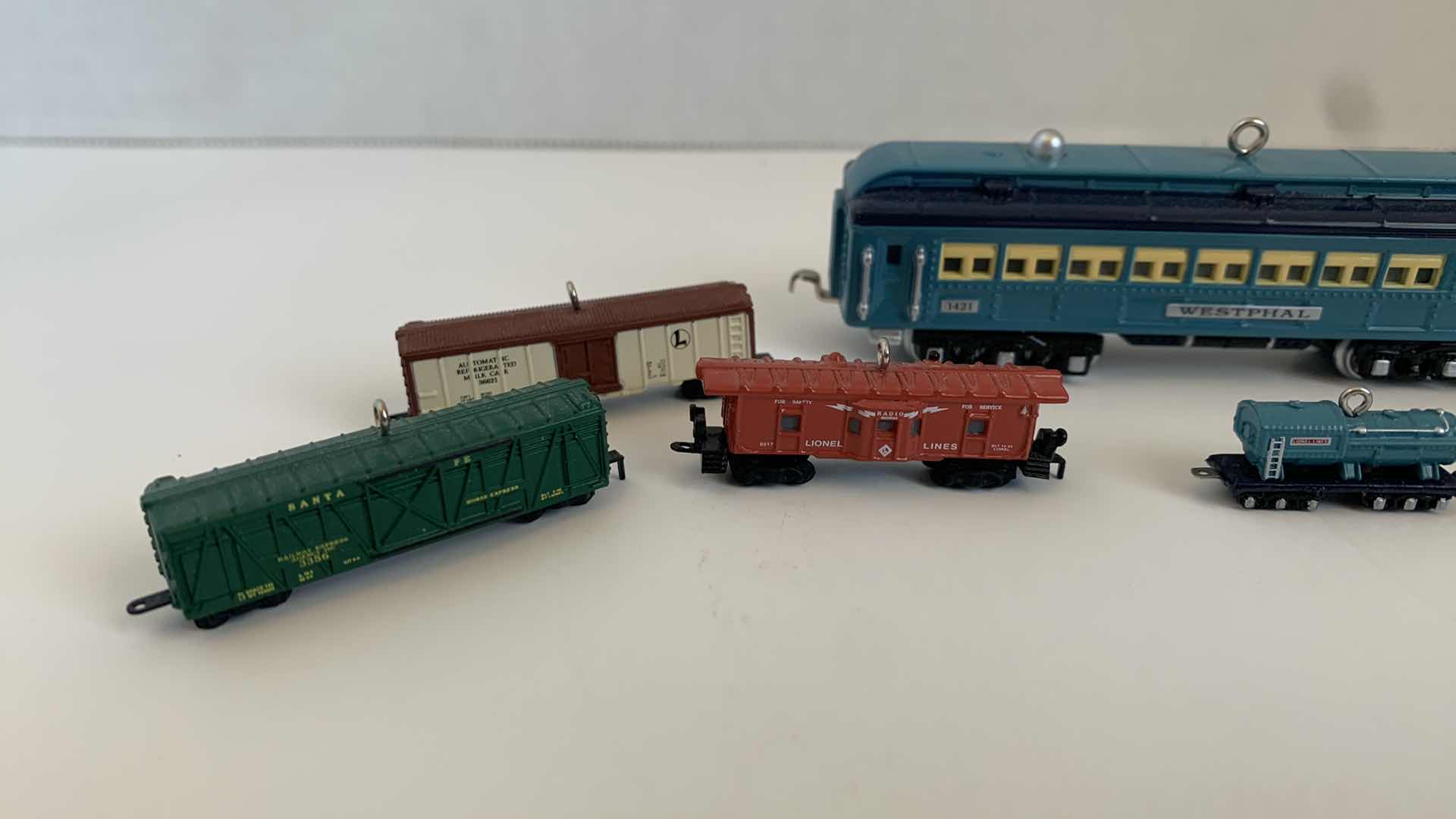 Photo 1 of LIONEL TRAIN SET