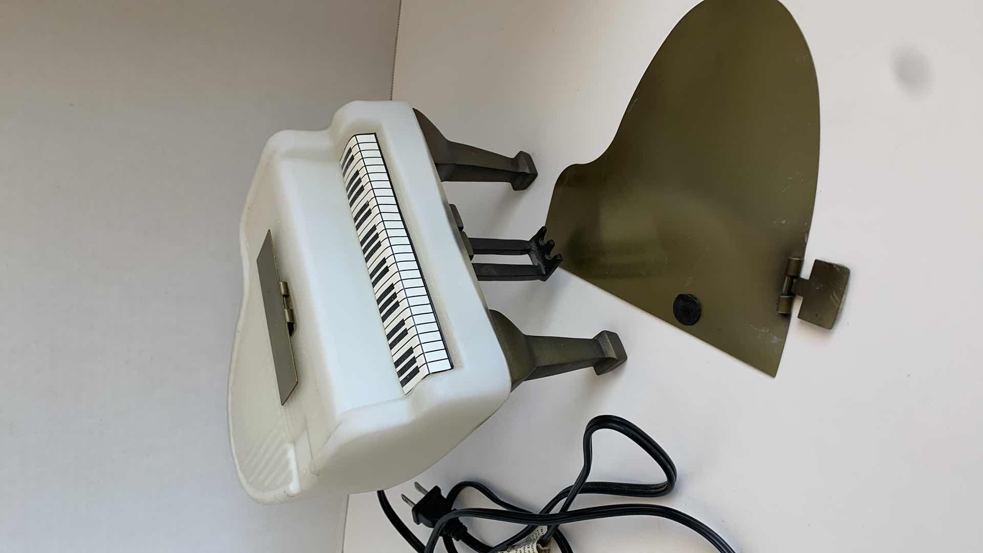 Photo 1 of PIANO LAMP 6" TALL TESTED WORKING