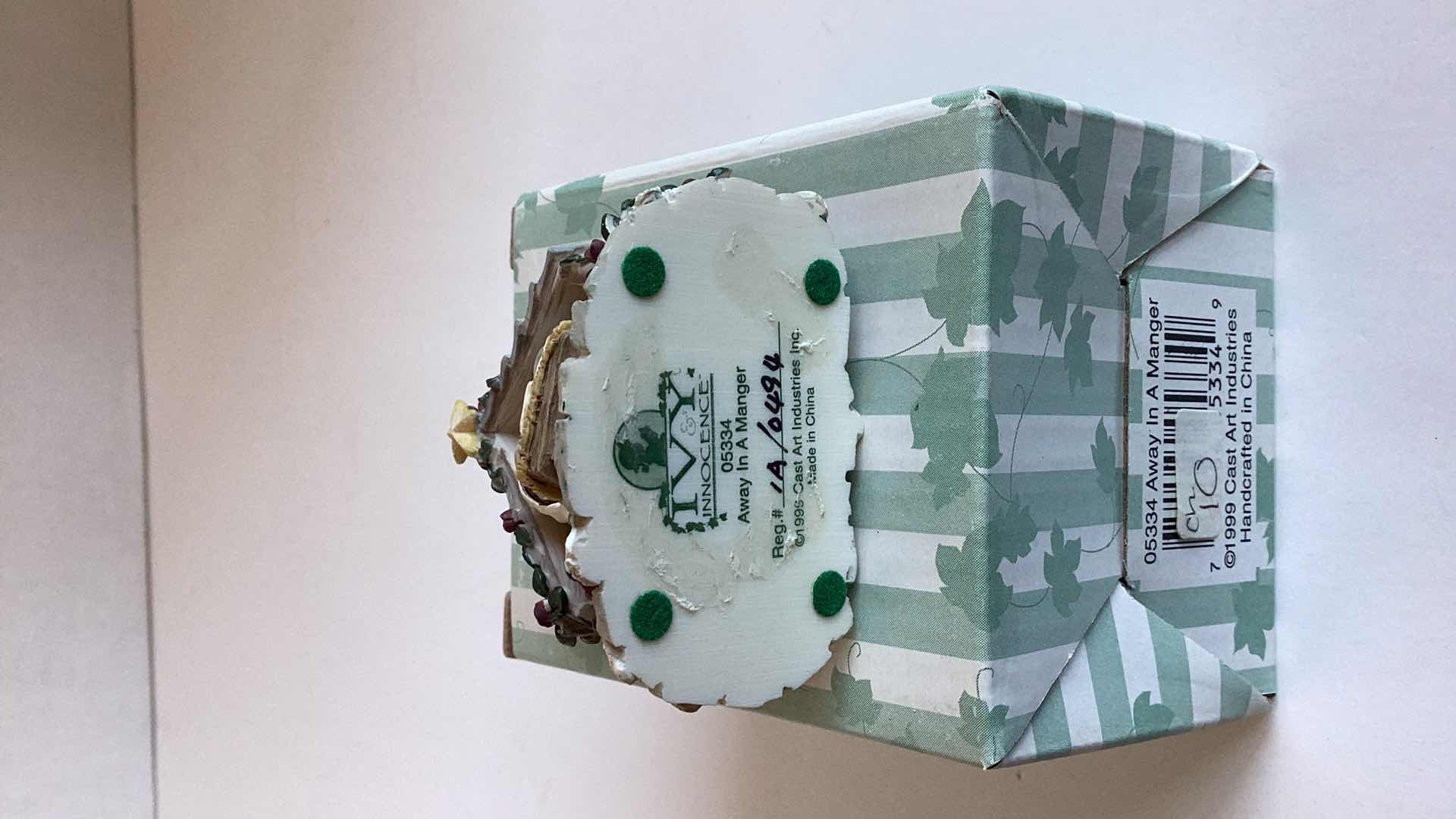 Photo 1 of IVY & INNOCENCE 05334 AWAY IN A MANAGER ( REG # 1A/0494 )