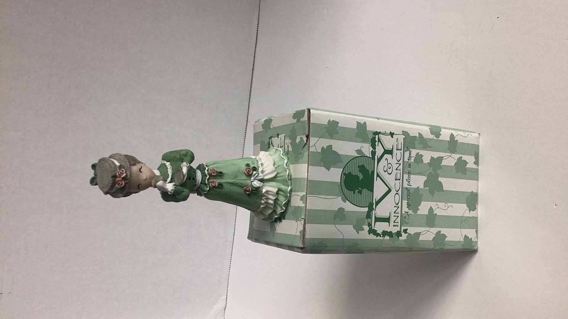 Photo 1 of IVY & INNOCENCE 05033 MISS MARY HEMMINGS (REG#1A/6597)