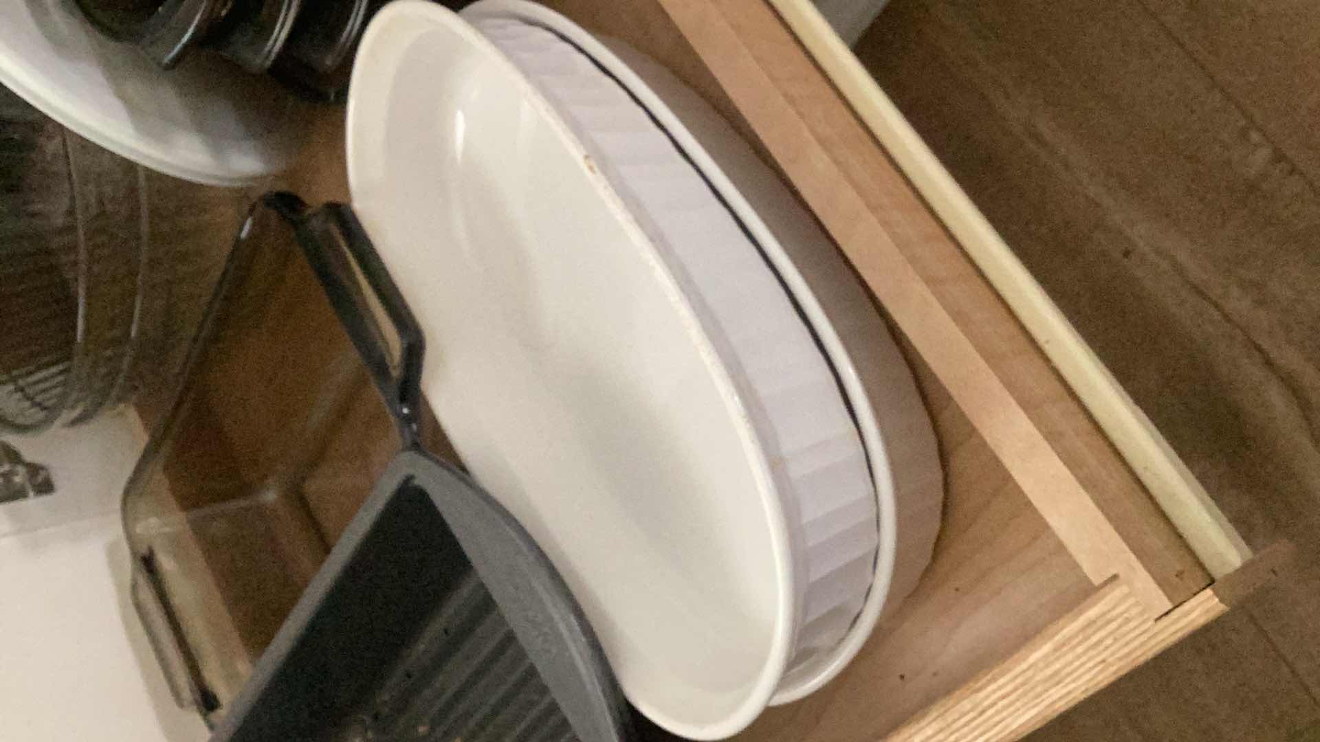 Photo 1 of CONTENTS OF SHELF