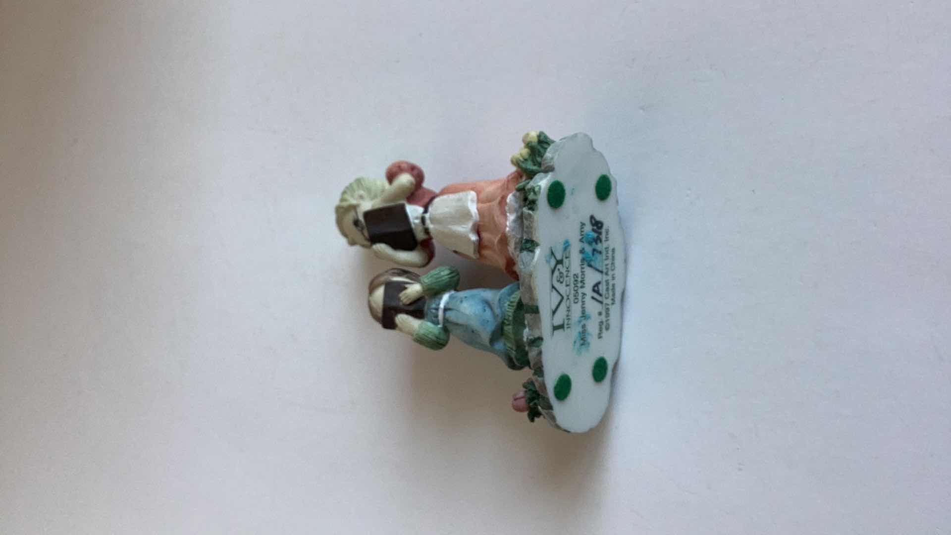 Photo 1 of IVY & INNOCENCE 05092 MISS JENNY MORRIS & AMY ( REG# 1A/ 7318 )