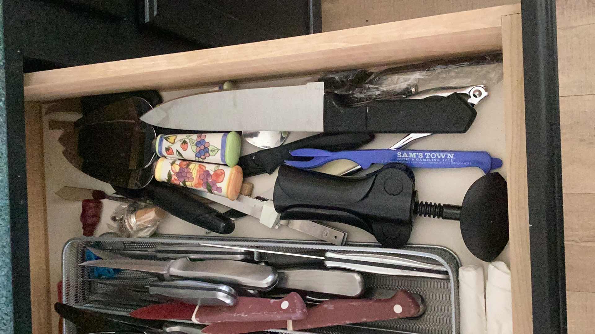 Photo 1 of CONTENTS OF DRAWER