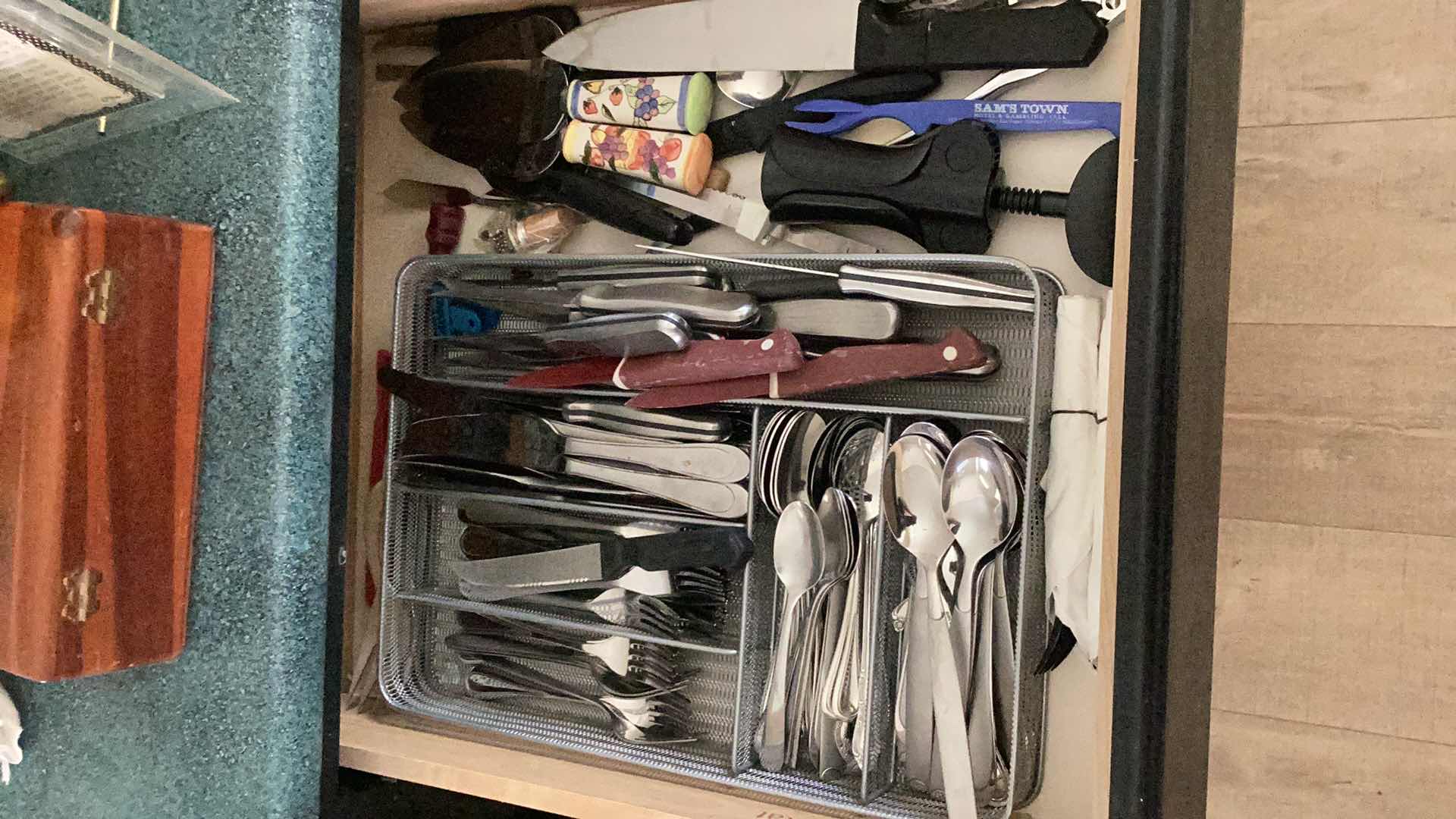 Photo 1 of CONTENTS OF DRAWER