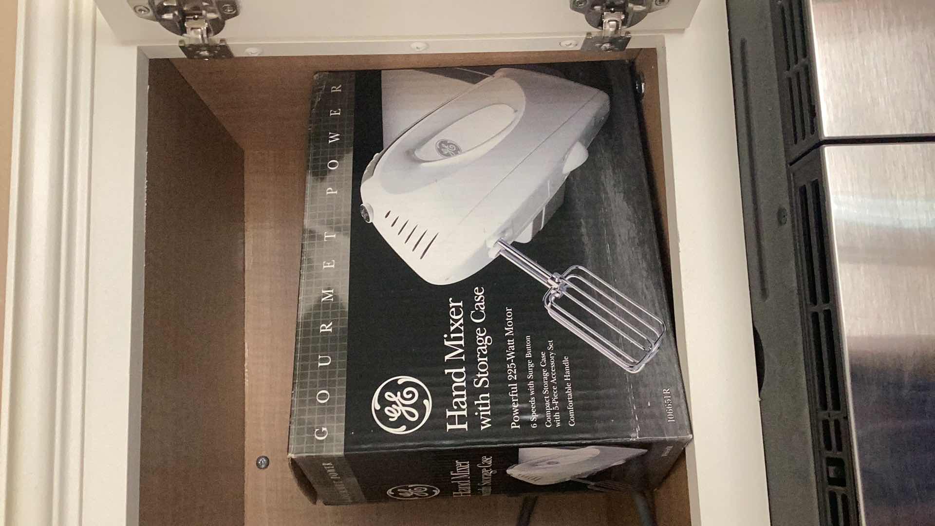 Photo 1 of CONTENTS OF SHELF