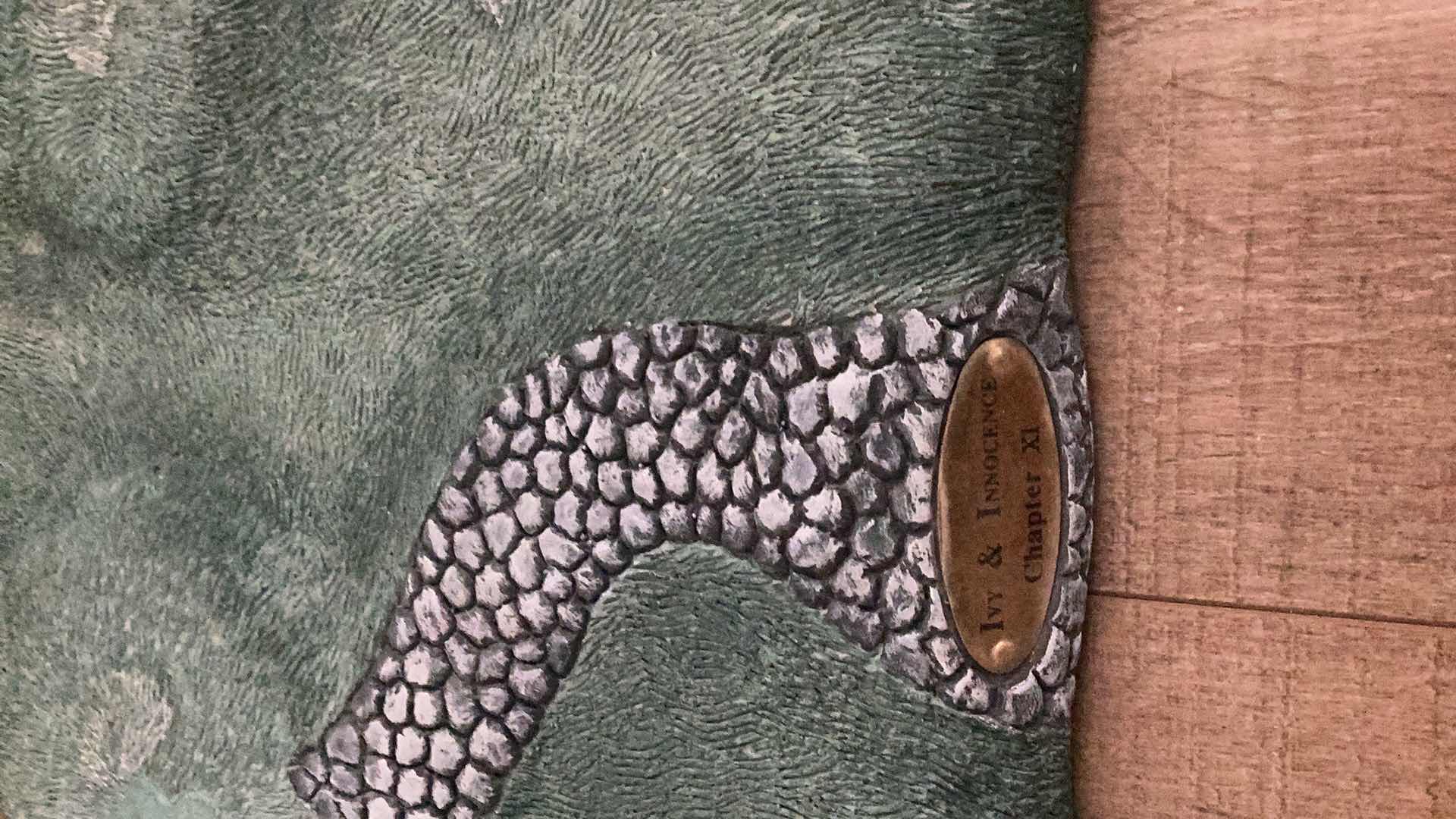 Photo 1 of IVY AND PEPPER INNOCENCE DISPLAY STAND CHAPTER XI