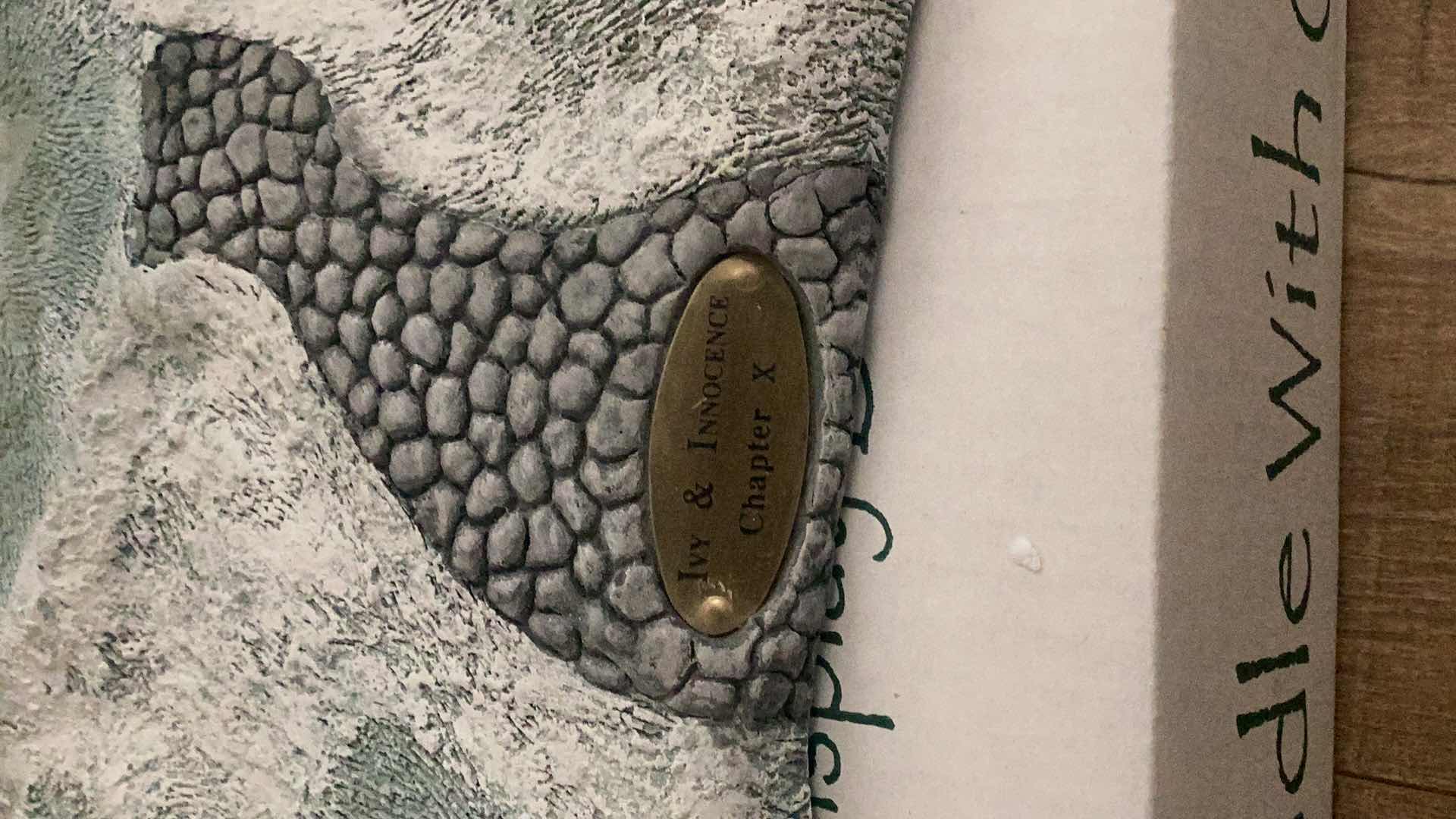 Photo 1 of IVY AND PEPPER INNOCENCE DISPLAY STAND CHAPTER X