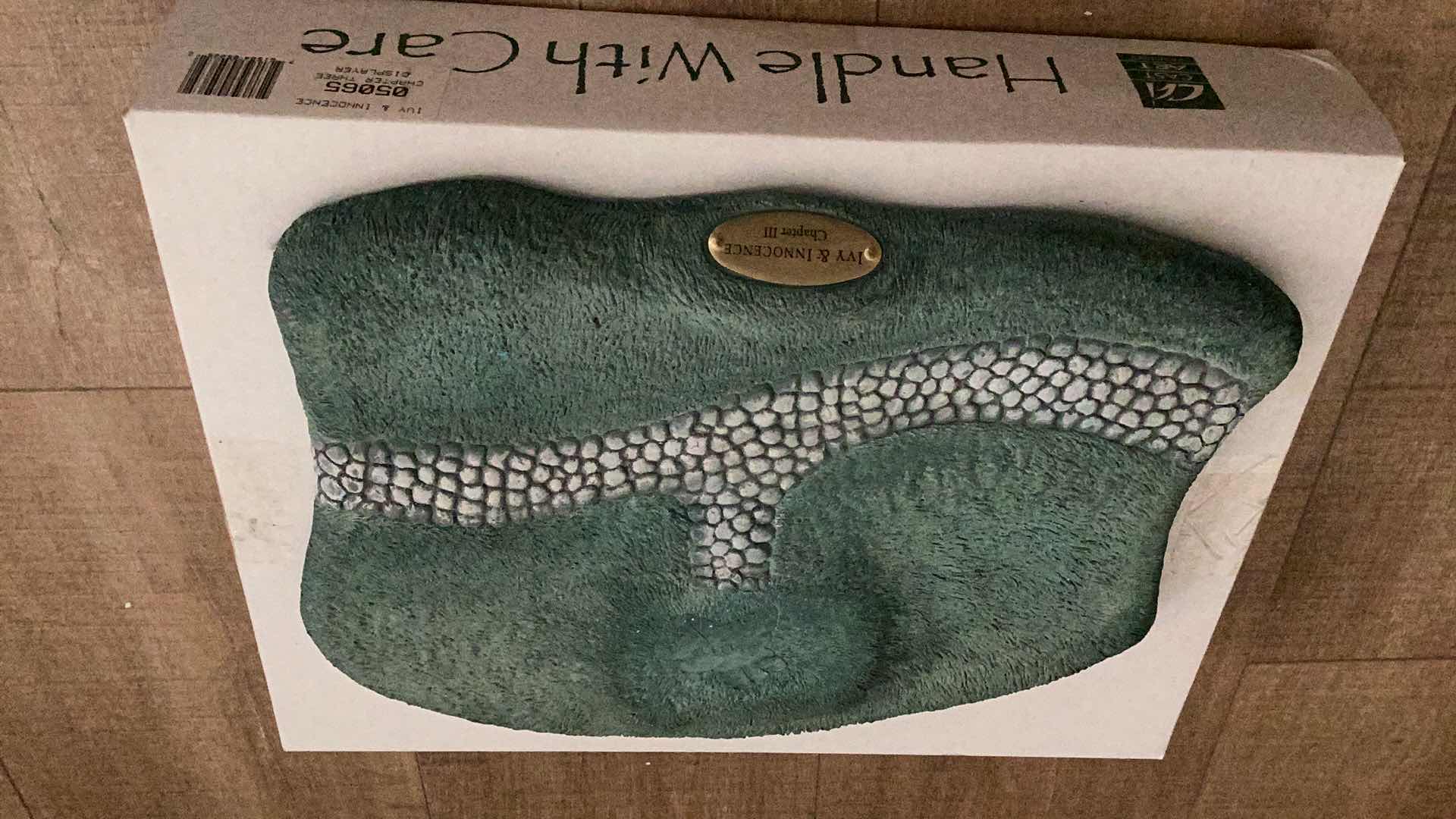 Photo 1 of IVY AND PEPPER INNOCENCE DISPLAY STAND CHAPTER III