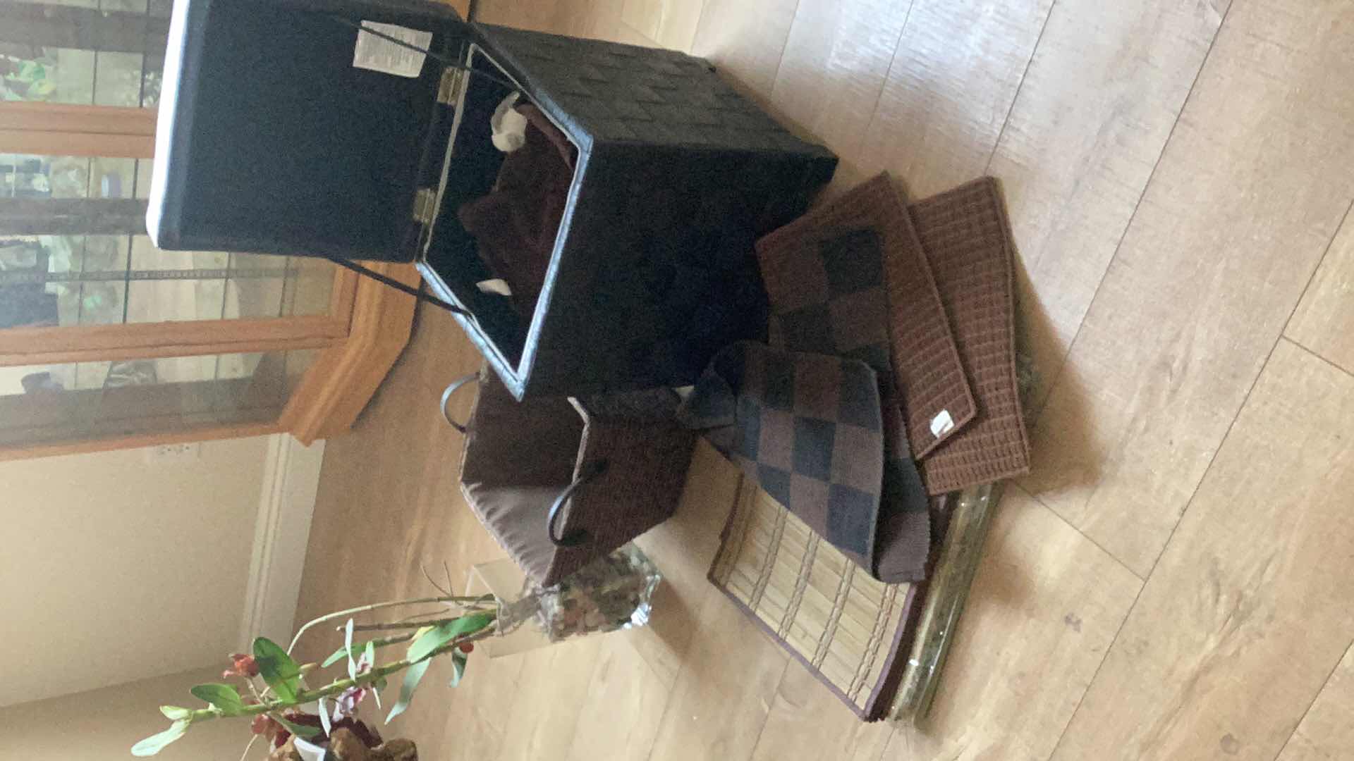 Photo 1 of HOME DECOR ITEMS