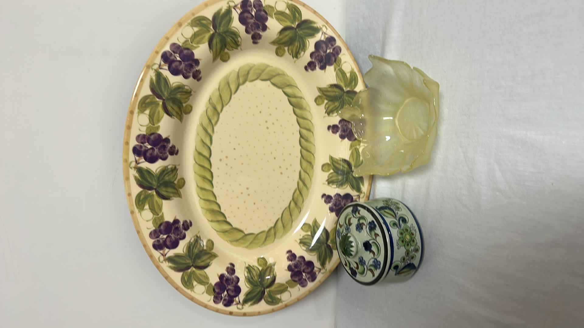 Photo 2 of KITCHEN DECOR - PORCELAIN AND GLASS ASSORTMENT