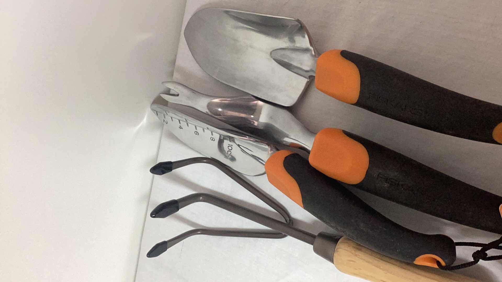 Photo 1 of FISKARS GARDEN TOOLS