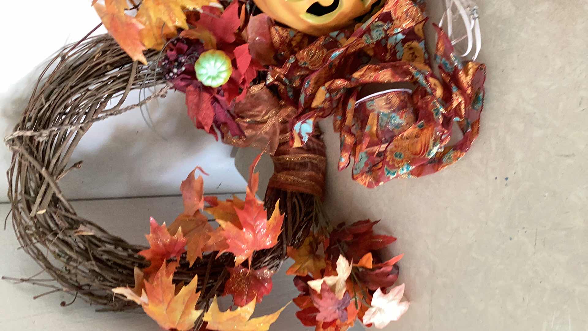 Photo 2 of HALLOWEEN DECOR