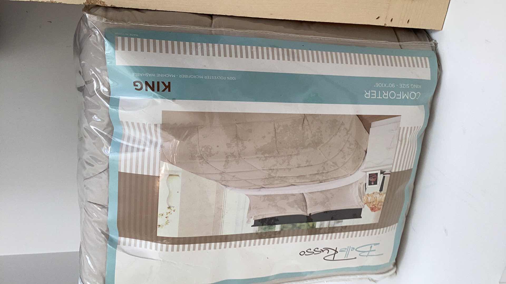 Photo 1 of KING COMFORTER