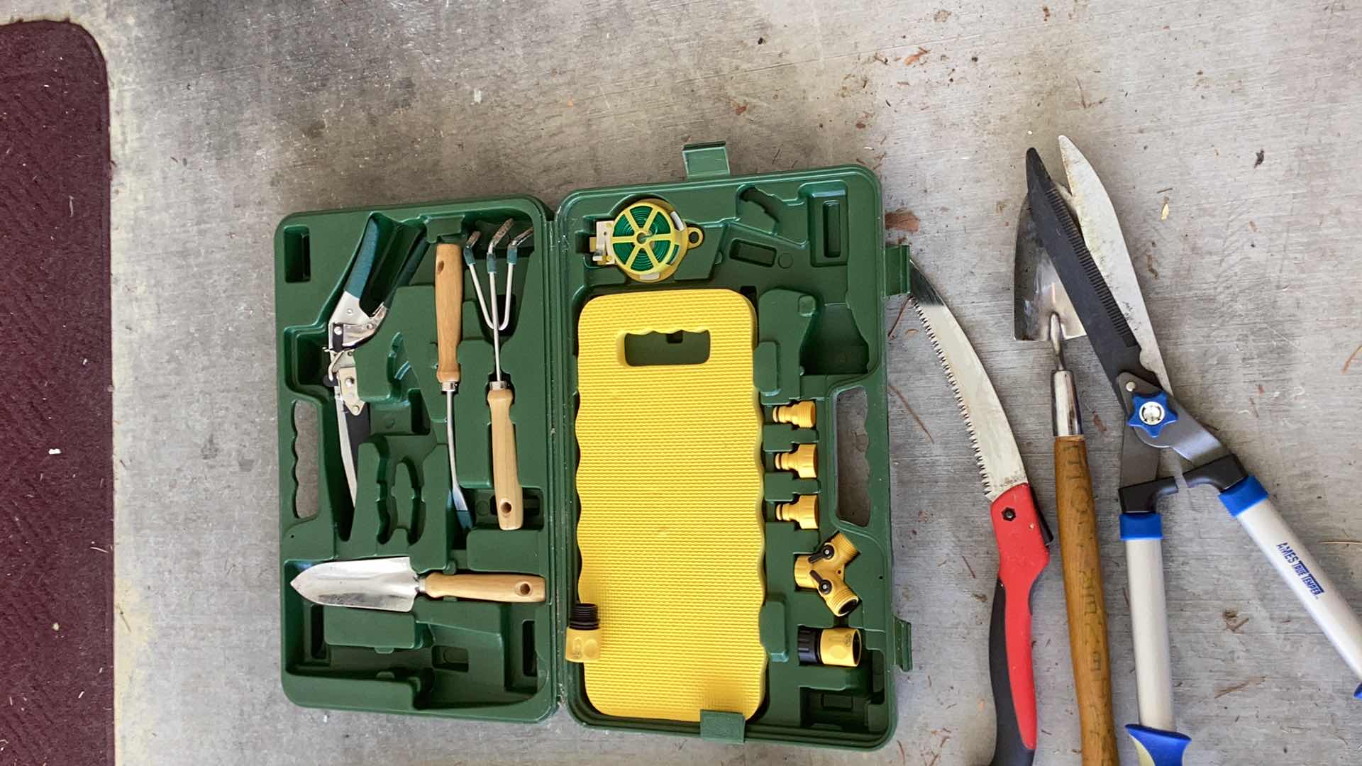 Photo 3 of GARDEN TOOLS