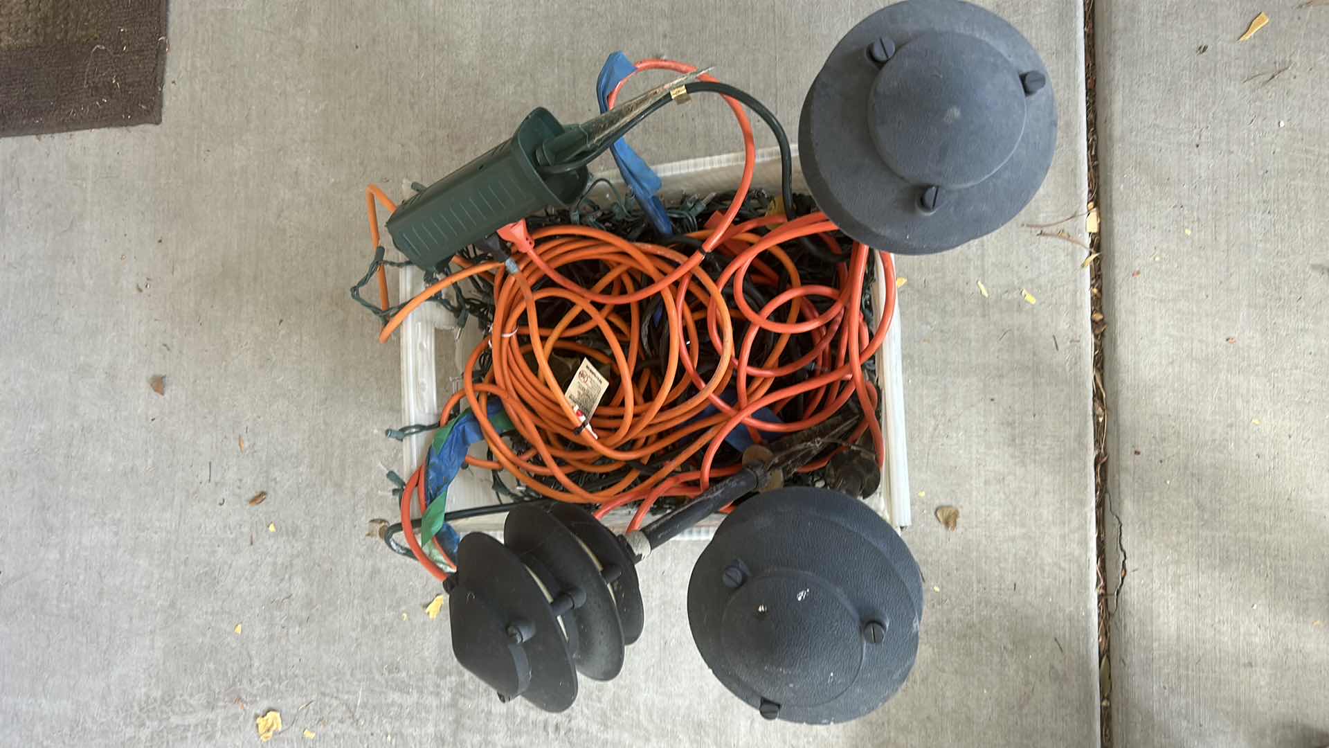 Photo 1 of BOX FULL OF ELECTRICAL CORDS AND OUTDOOR LIGHTING