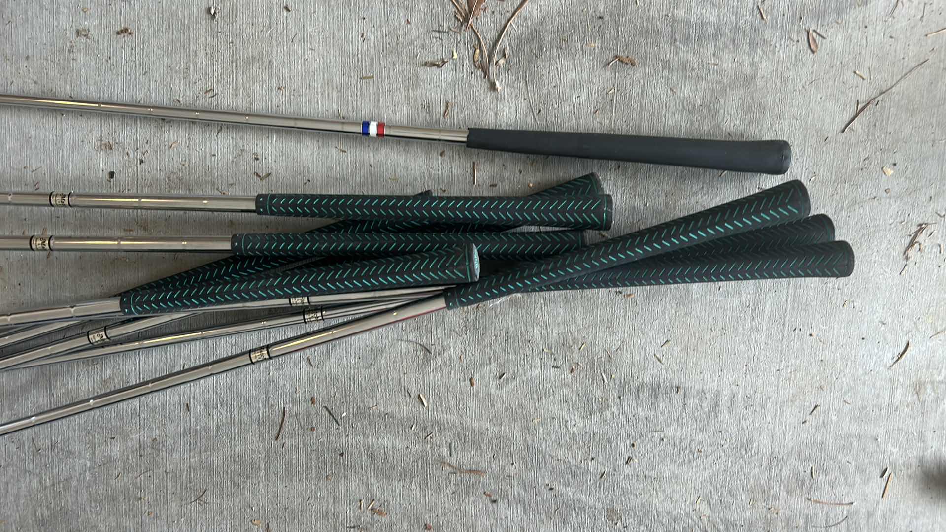 Photo 5 of SET OF GOLF CLUBS