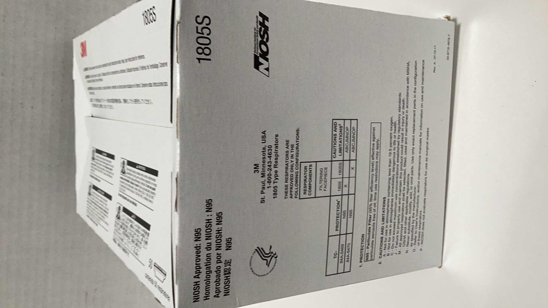 Photo 1 of 3M VFLEX N 95 PARTICULATE RESPIRATOR SURGICAL MASK SIZE SMALL BOX OF 50 1805S