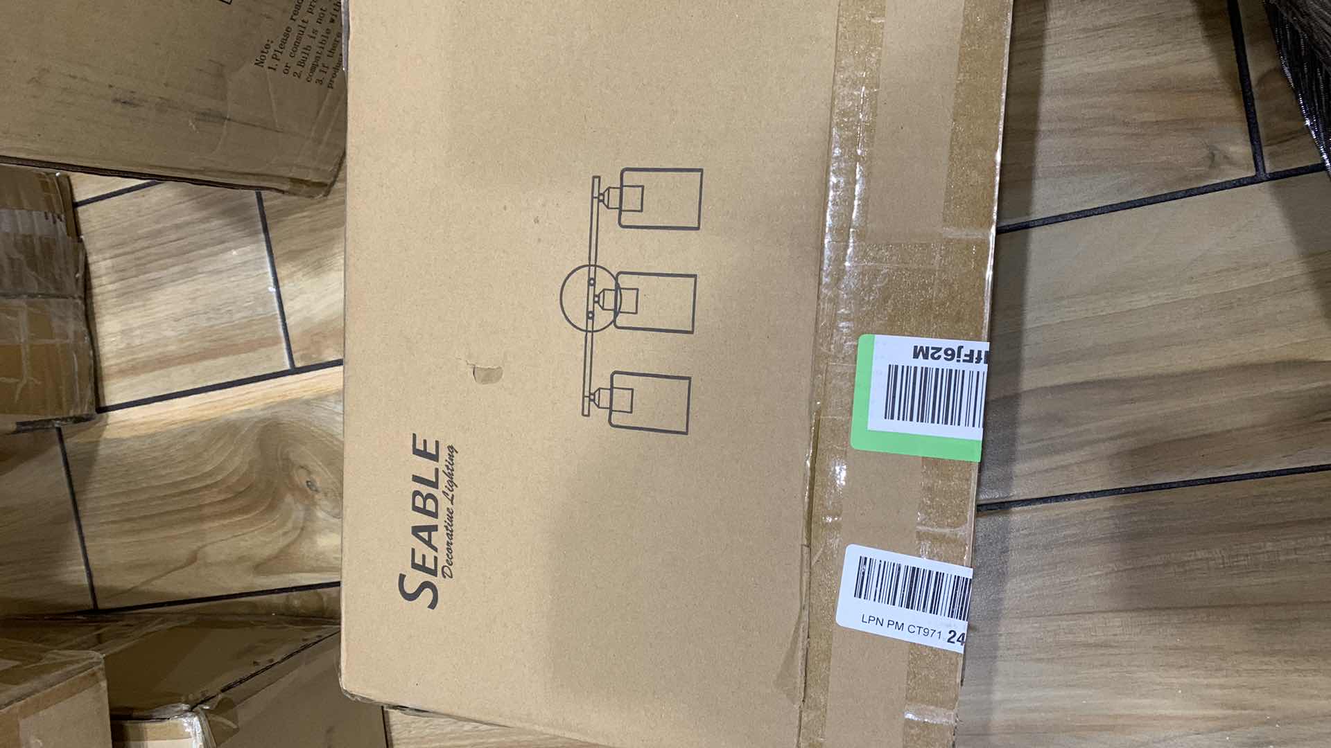 Photo 1 of Seable decorative light