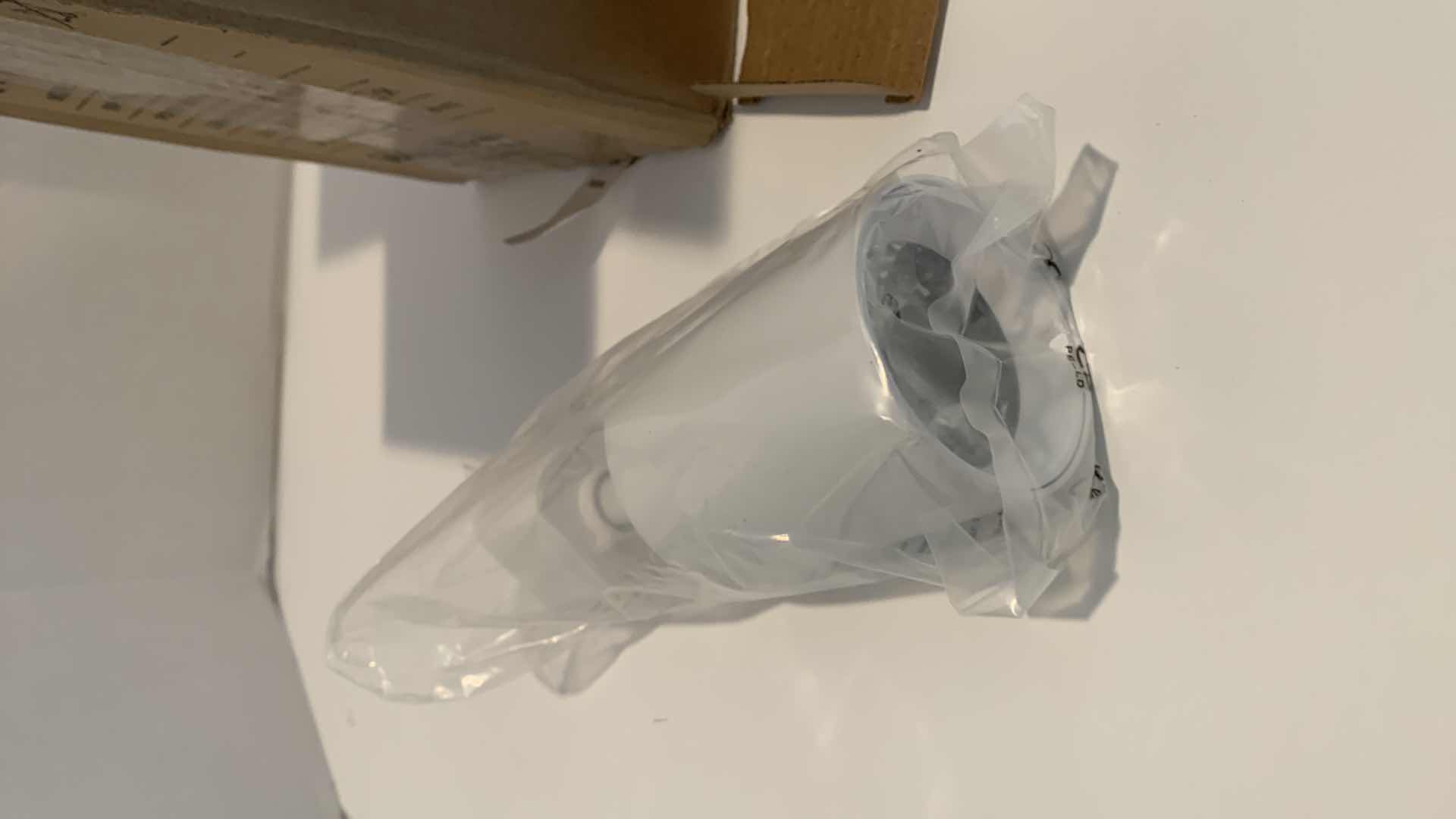 Photo 2 of VANOOPEE 8 PACK WHITE LED TRACK LIGHTS