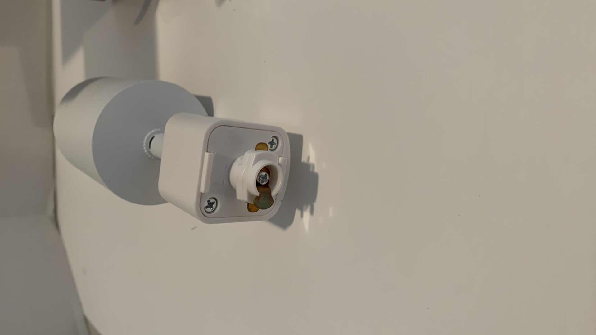 Photo 4 of VANOOPEE 8 PACK WHITE LED TRACK LIGHTS