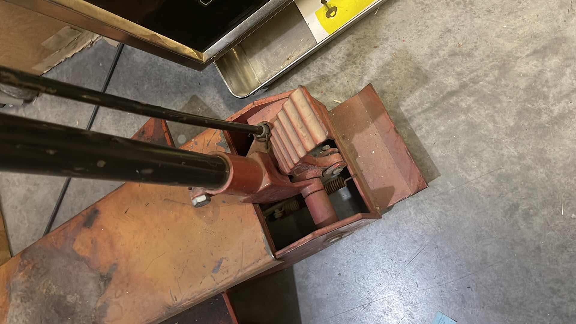 Photo 1 of CENTRAL HYDRAULIC 2 1/2 TON LONG FRAME FLOOR JACK