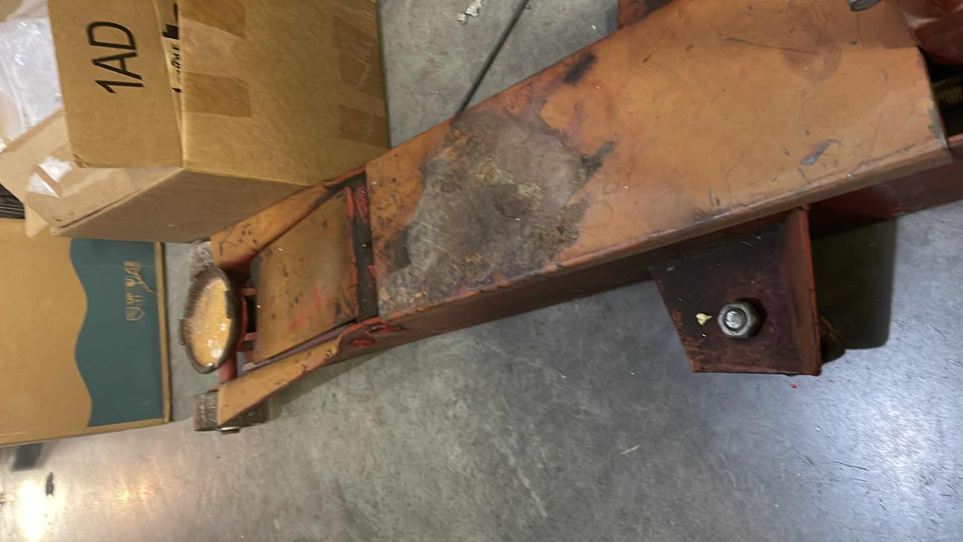 Photo 1 of CENTRAL HYDRAULIC 2 1/2 TON LONG FRAME FLOOR JACK