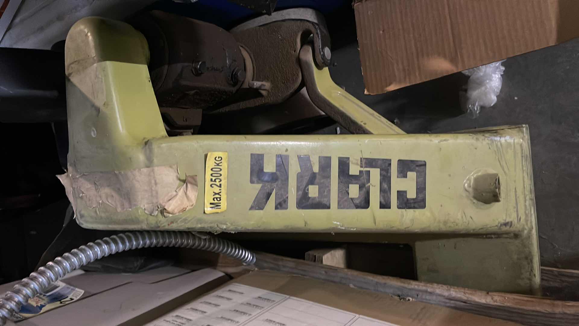 Photo 2 of CLARK FLOOR JACK 
MAX 2500KG