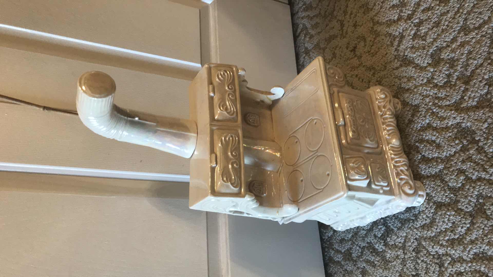 Photo 1 of VINTAGE CERAMIC DECORATIVE OVEN CAN BE CONVERTED INTO A LAMP 