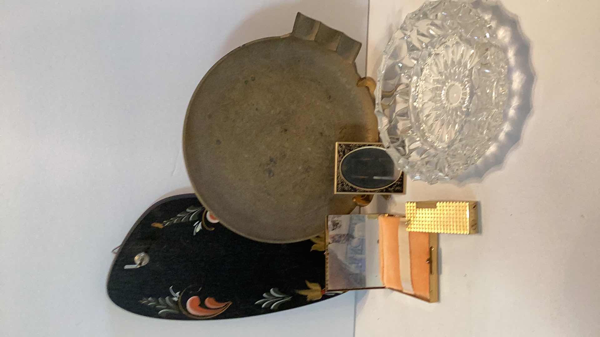 Photo 1 of VINTAGE DECOR ITEMS 