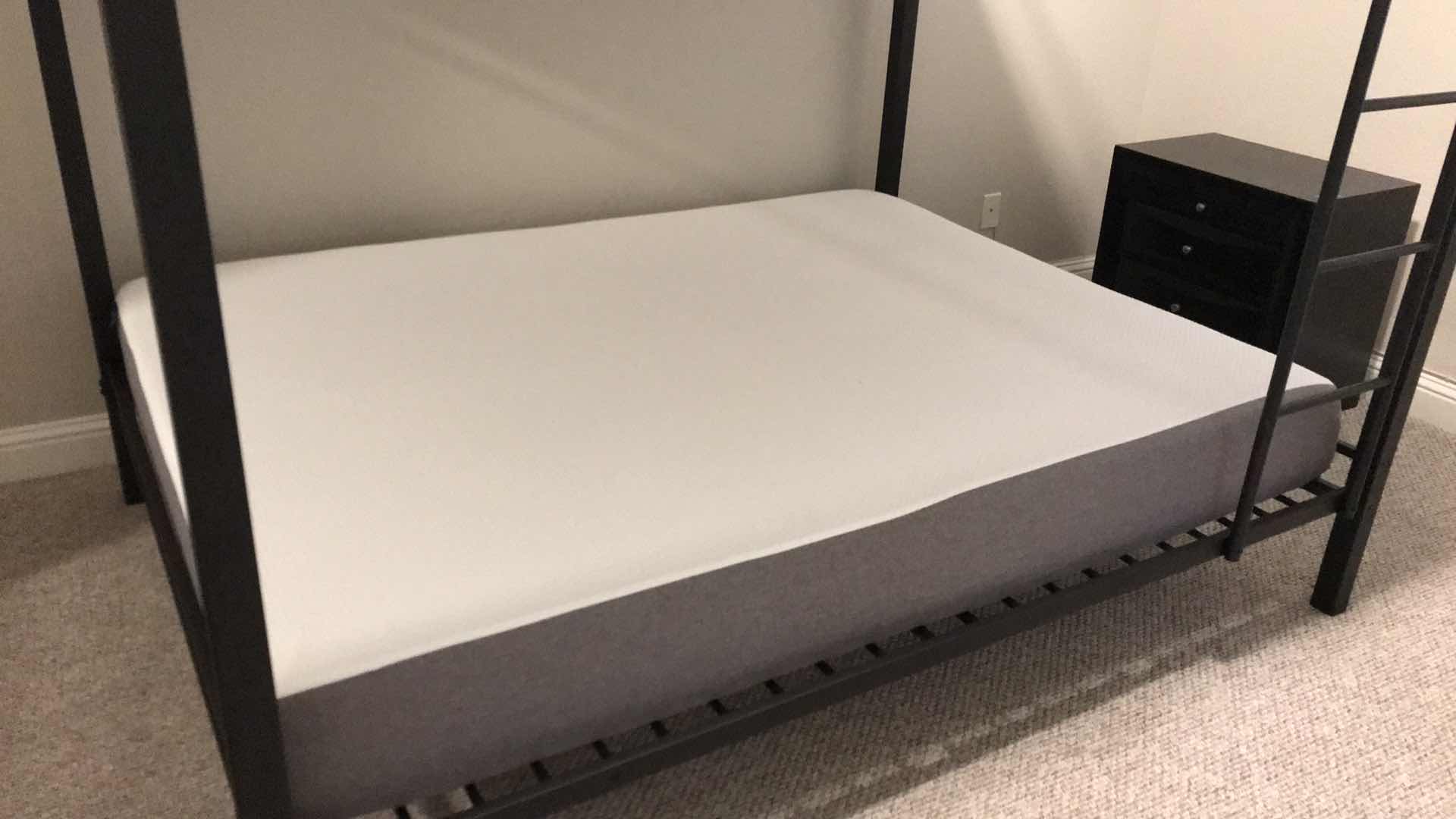 Photo 1 of MOLBLLY ORIGINAL GEL MEMORY FOAM MATTRESS,FIBERGLASS FREE,QUEEN,10-INCH

