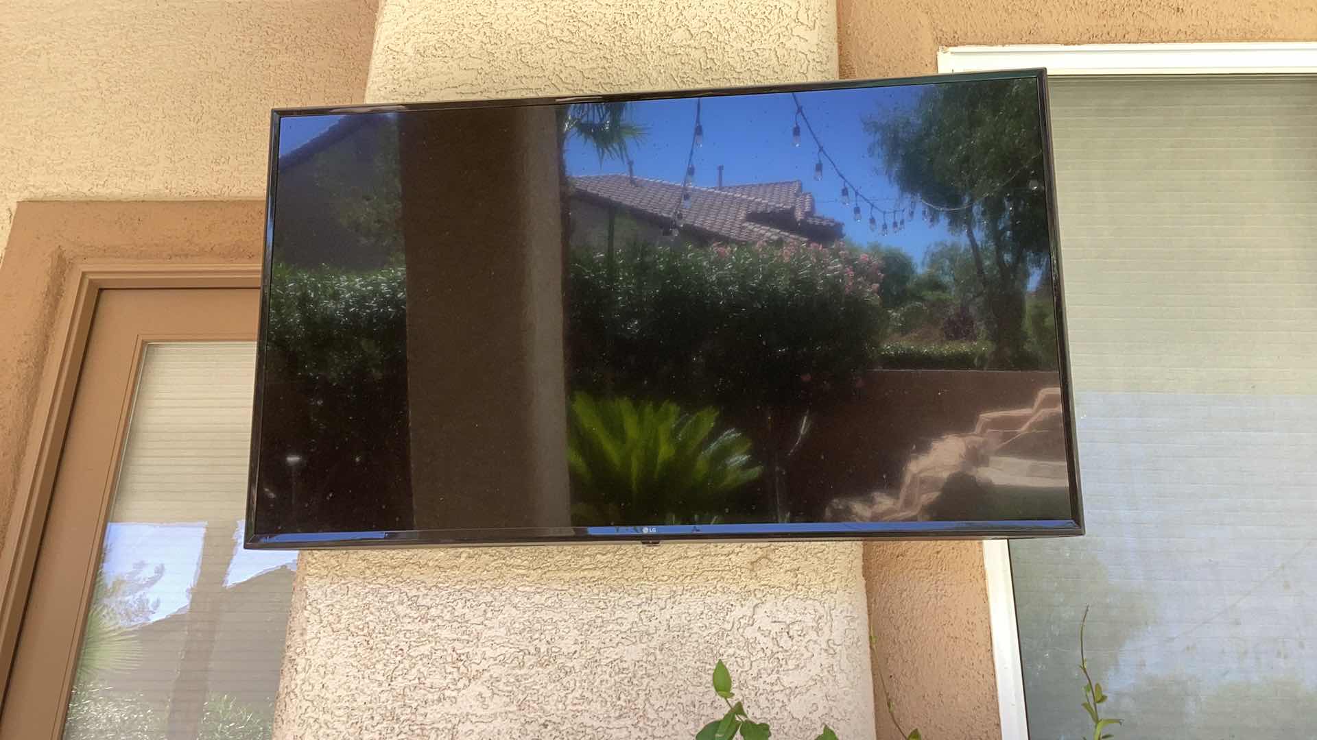 Photo 1 of LG 55" Class 4K UHD Smart LED TV W/ MOUNT 55UM6910PUC - BUYER TO REMOVE