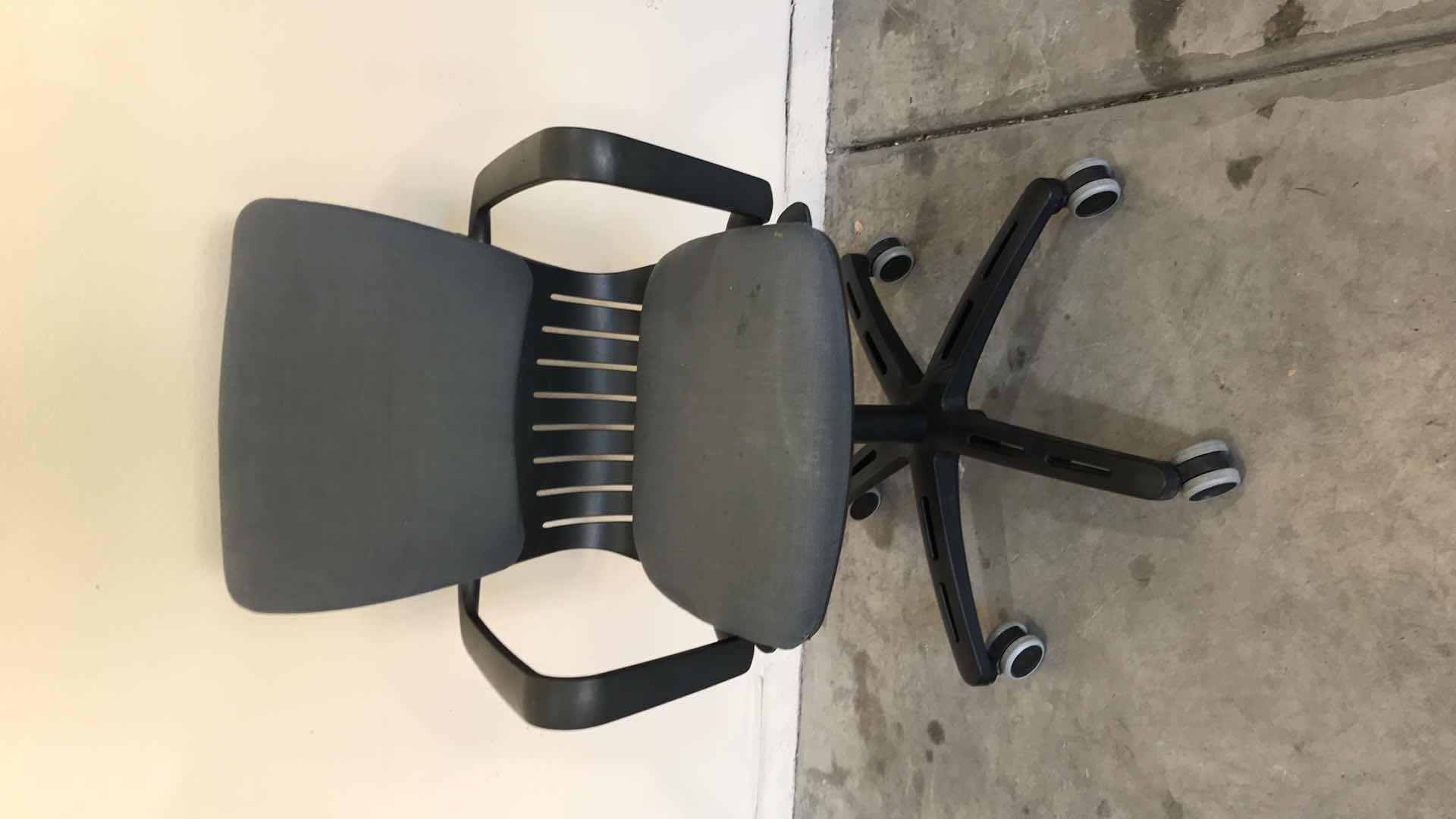 Photo 4 of SET OF 3 ROLLING OFFICE CHAIRS