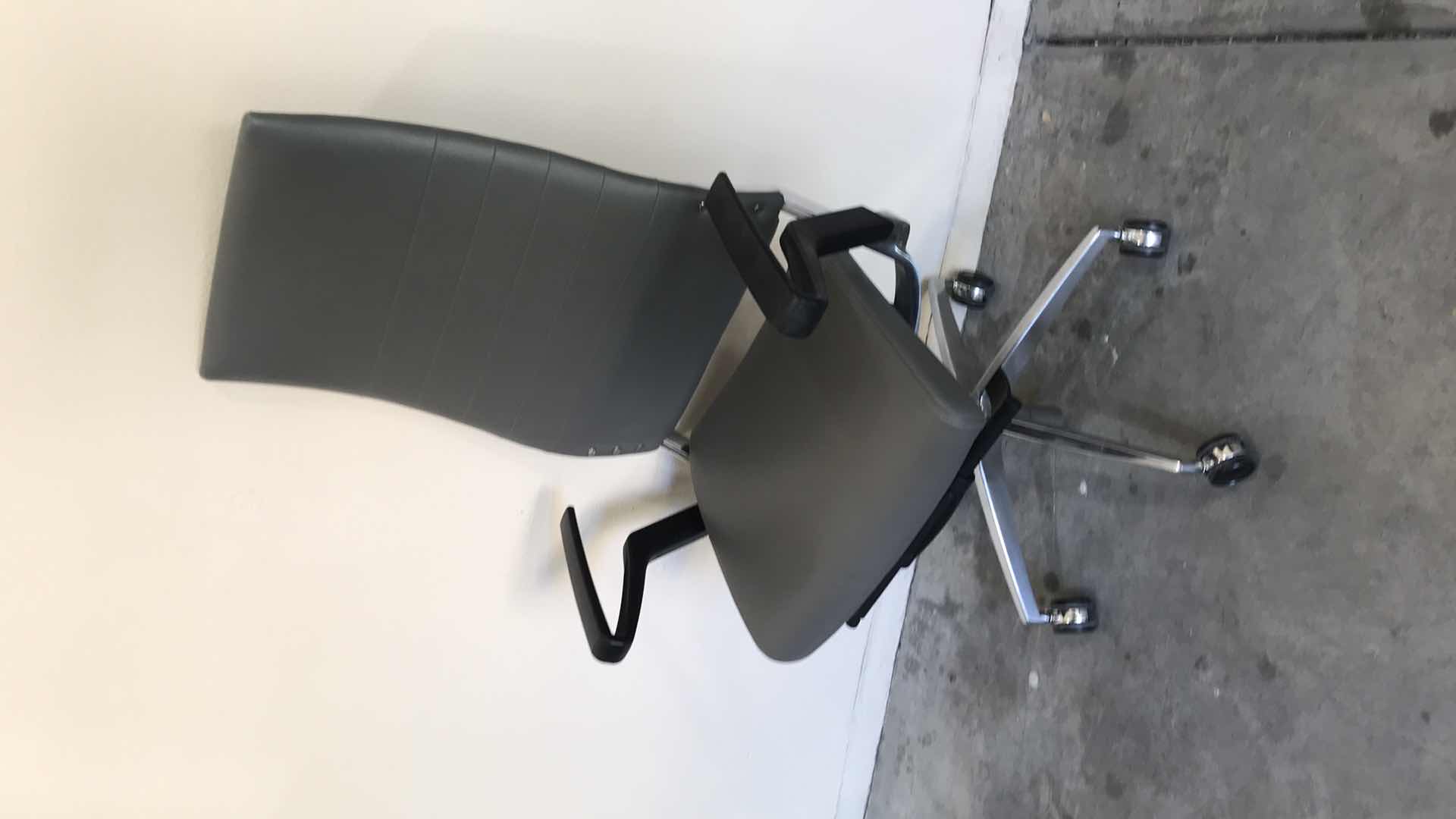 Photo 1 of CONFERENCE CHAIR 9 TO 5 COSMO UPHOLSTERED POLYESTER TILT GREY - MORE OF THIS COLLECTION IN AUCTION 