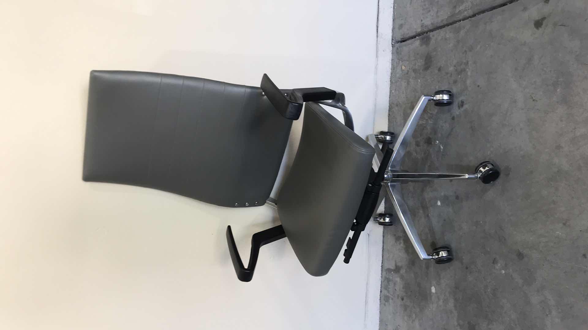 Photo 1 of CONFERENCE CHAIR 9 TO 5 COSMO UPHOLSTERED POLYESTER TILT GREY - MORE OF THIS COLLECTION IN AUCTION 