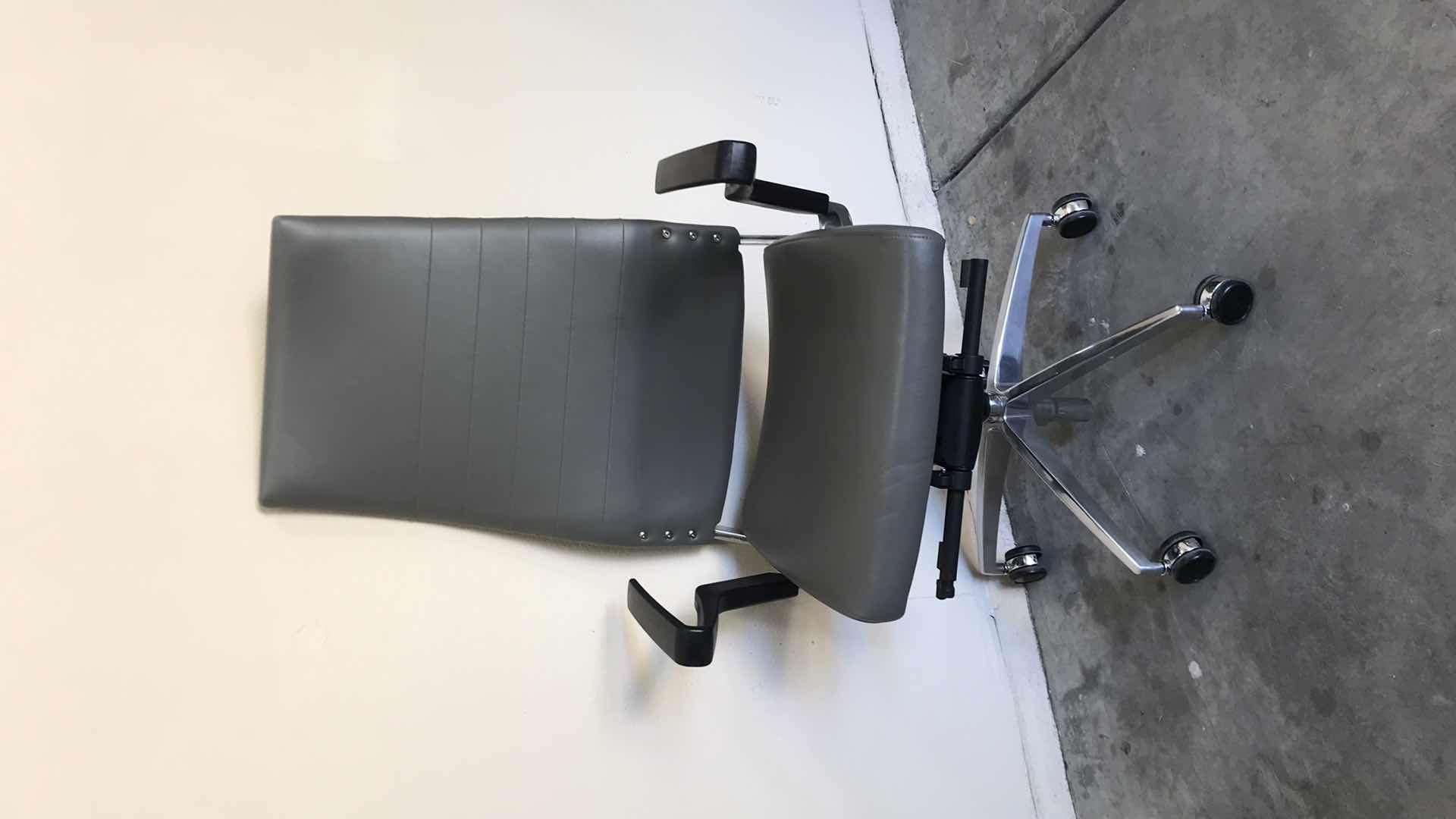 Photo 1 of CONFERENCE CHAIR 9 TO 5 COSMO UPHOLSTERED POLYESTER TILT GREY - MORE OF THIS COLLECTION IN AUCTION 