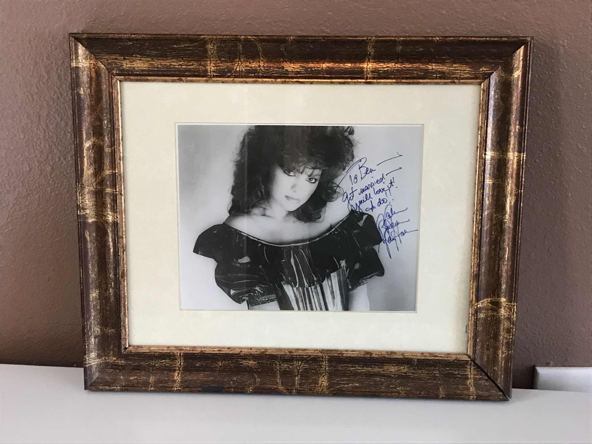 Photo 1 of VALERIE BERTINILLI VAN HALEN WIFES FRAMED PHOTO WITH AUTOGRAPH 9”x10