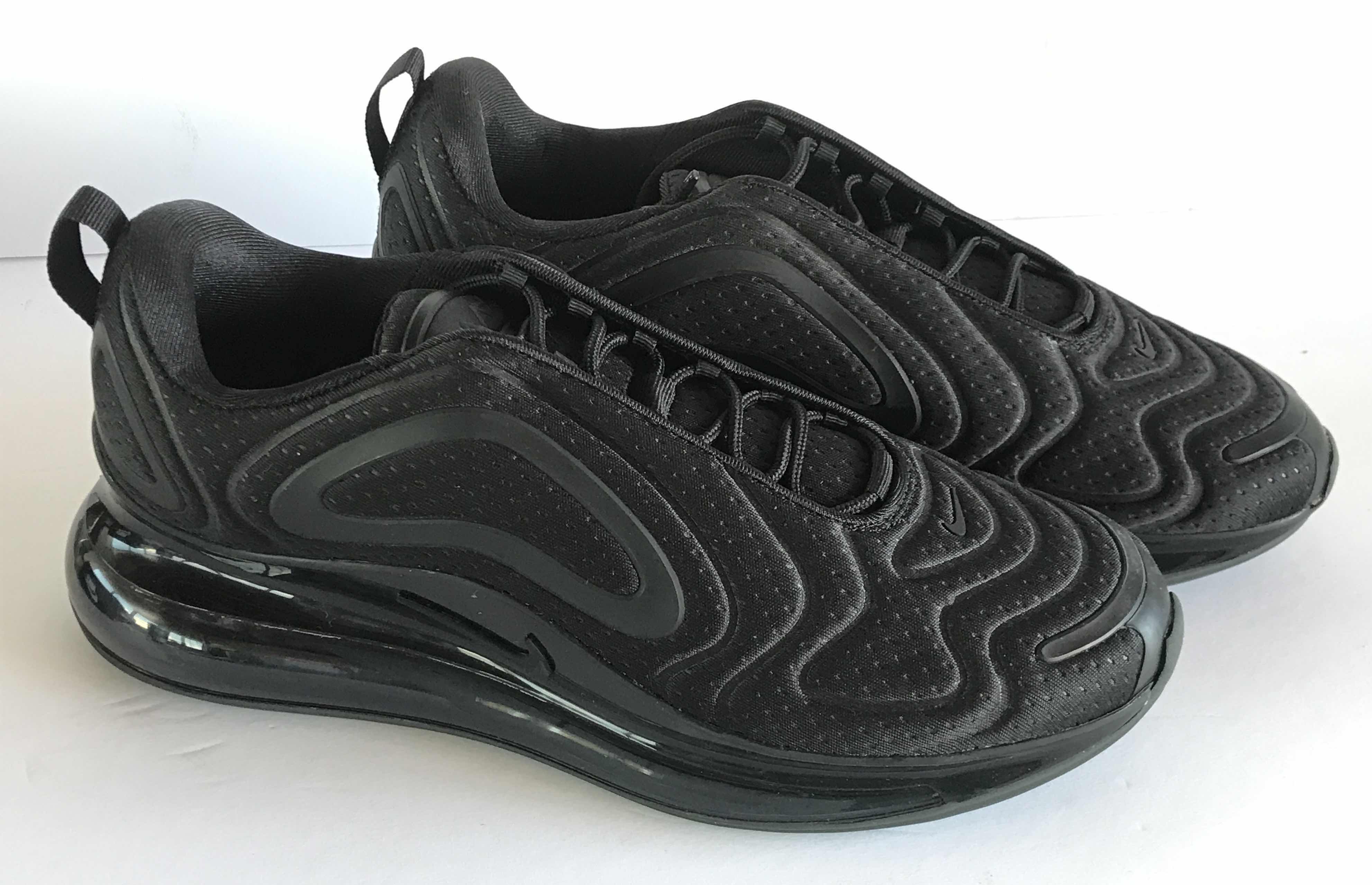 Photo 1 of NIB NIKE AIR MAX 720 BLACK ANTHRACITE SIZE 11
