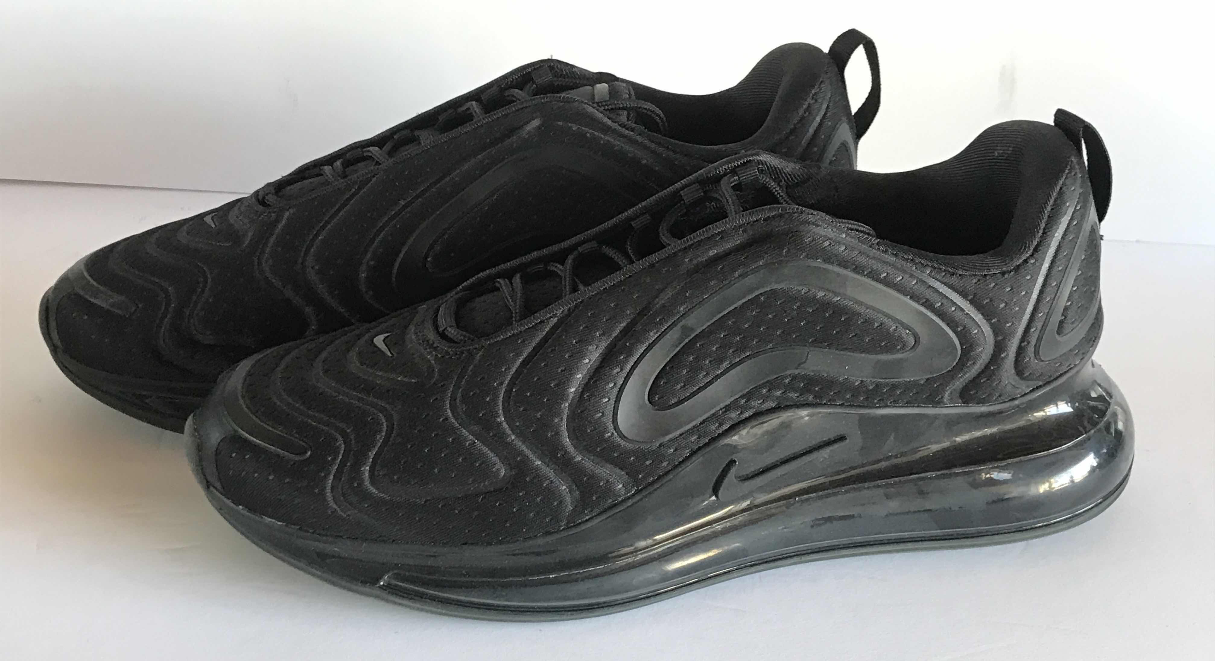 Photo 1 of NIB NIKE AIR MAX 720 BLACK ANTHRACITE SIZE 11