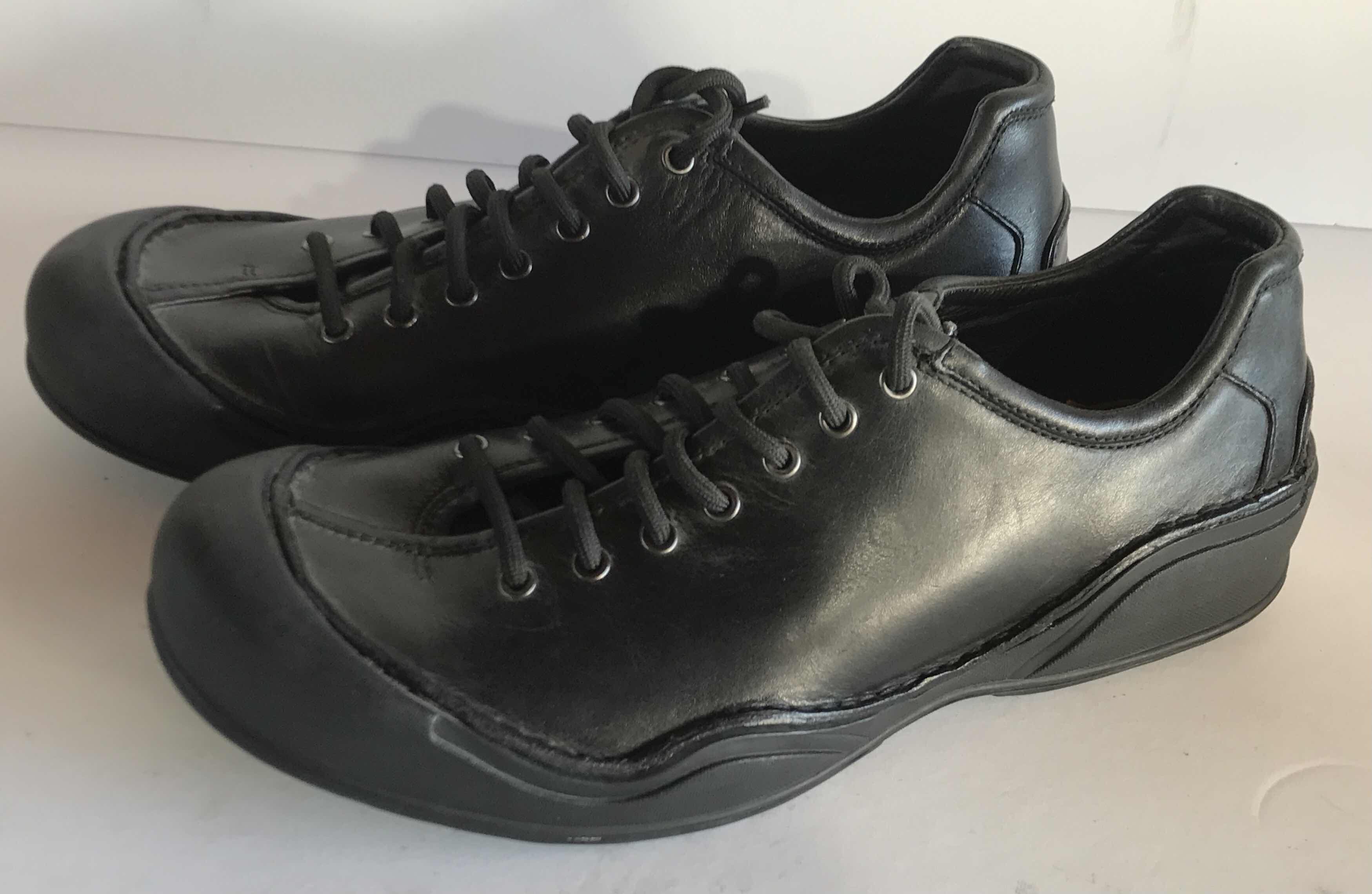 Photo 1 of .TRAVEL MENS LEATHER LACEUP SHOES SIZE 44