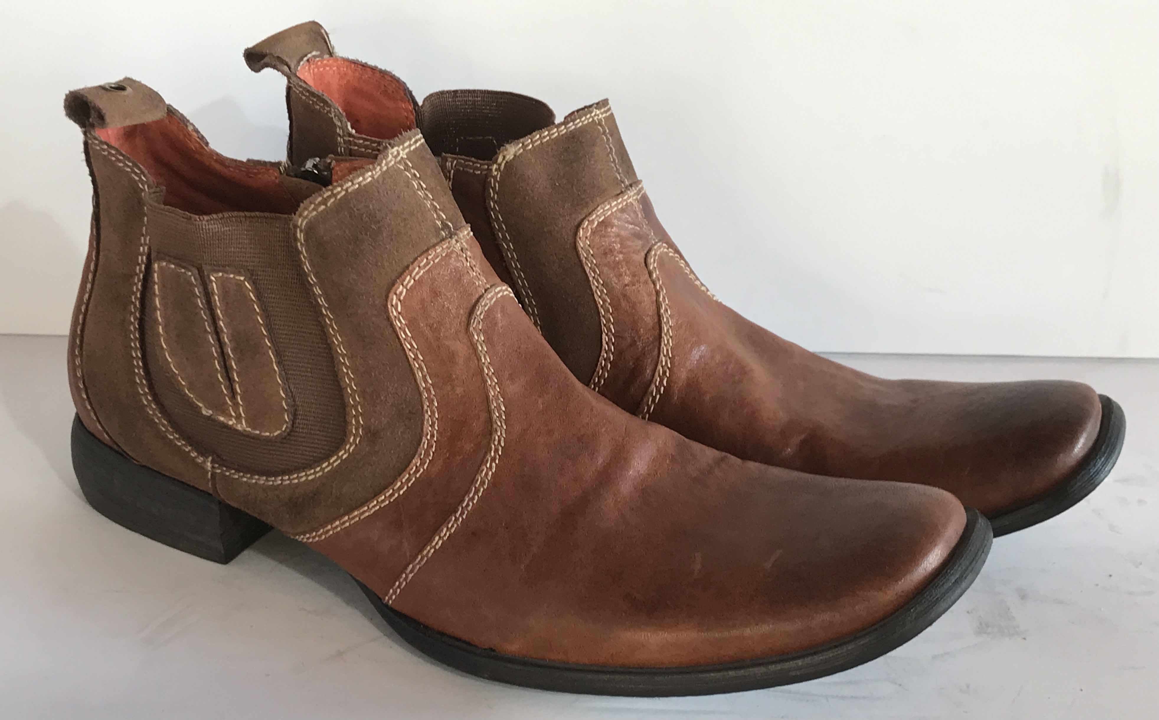 Photo 1 of ROBERT WAYNE BROWN LEATHER ANKLE BOOTS SIZE 10