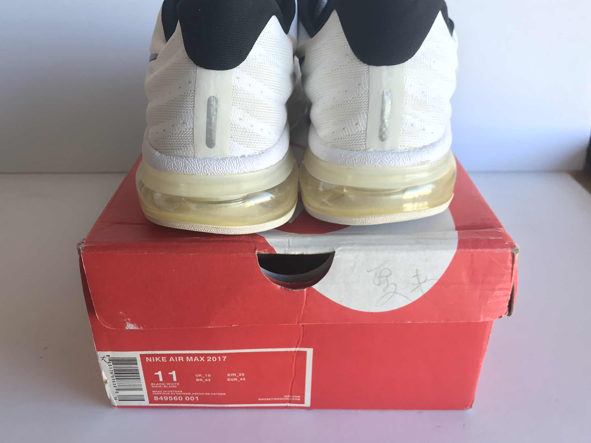 Photo 1 of NIB NIKE MENS RUNNING SHOES SIZE 11