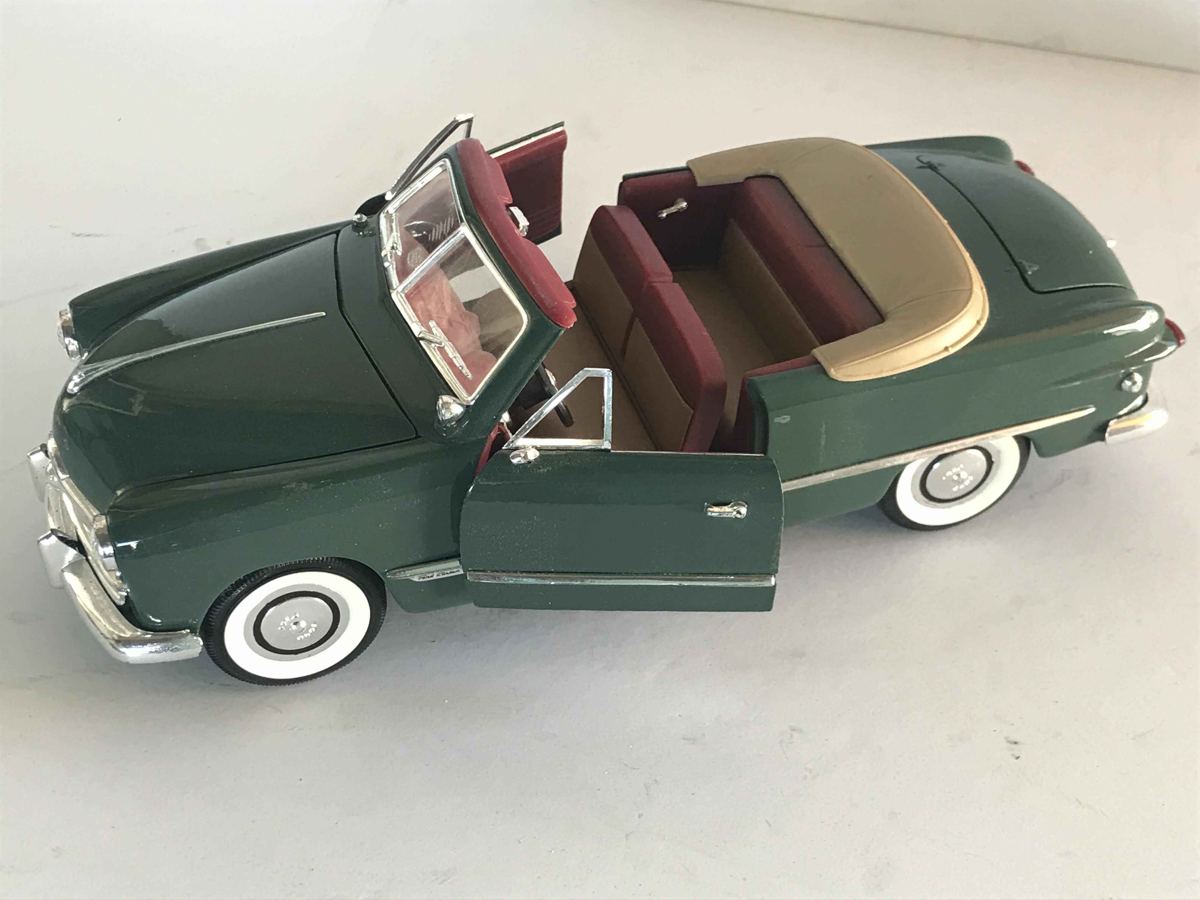 Photo 1 of DIE CAST METAL 1/18 SCALE CLASSIC COLLECTORS CARS