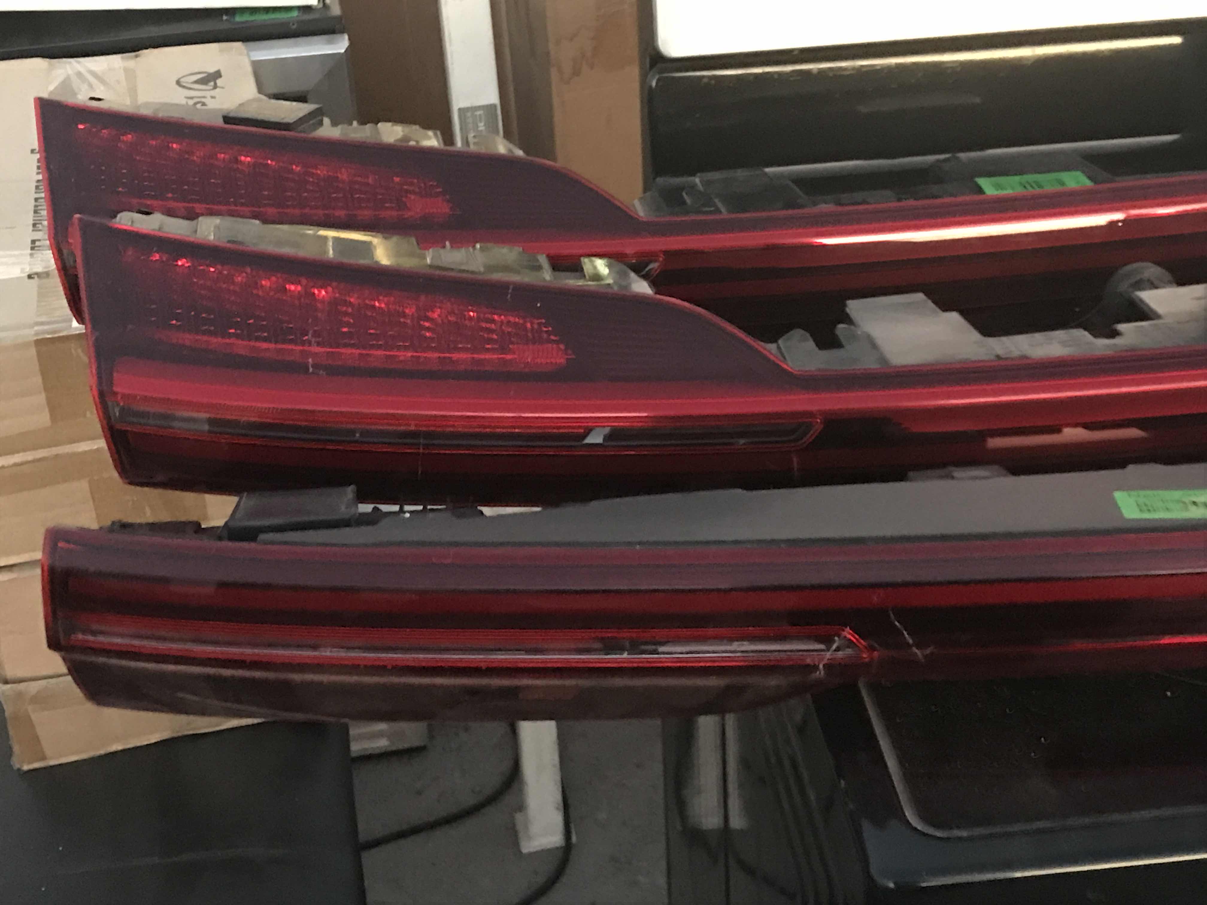 Photo 1 of 2019 2020 AUDI E TRON REAR CENTER TAIL LIGHT PART # 4KE945095C RD-74