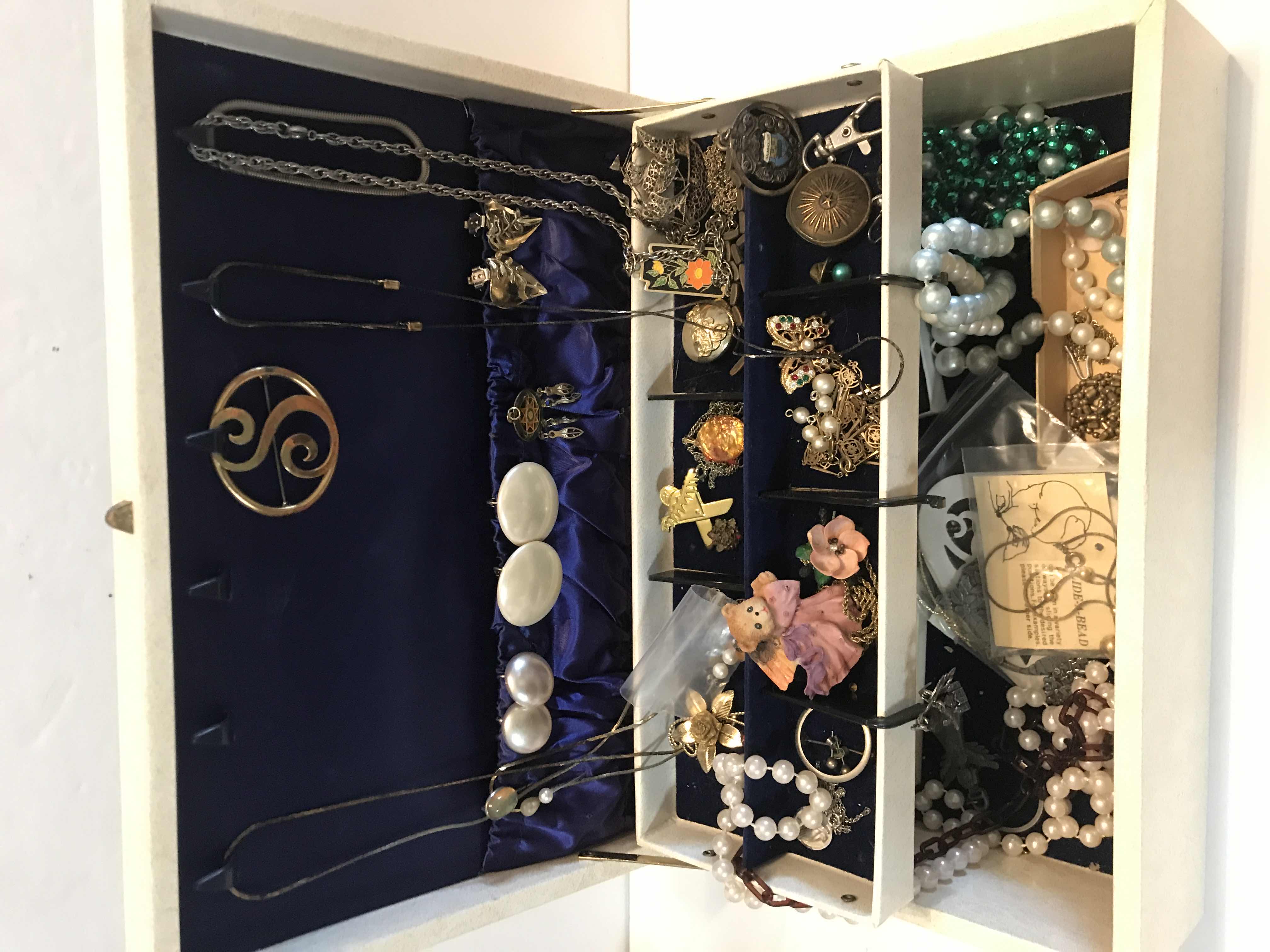 Photo 1 of VINTAGE JEWELRY BOX WITH SOME COSTUME JEWELRY