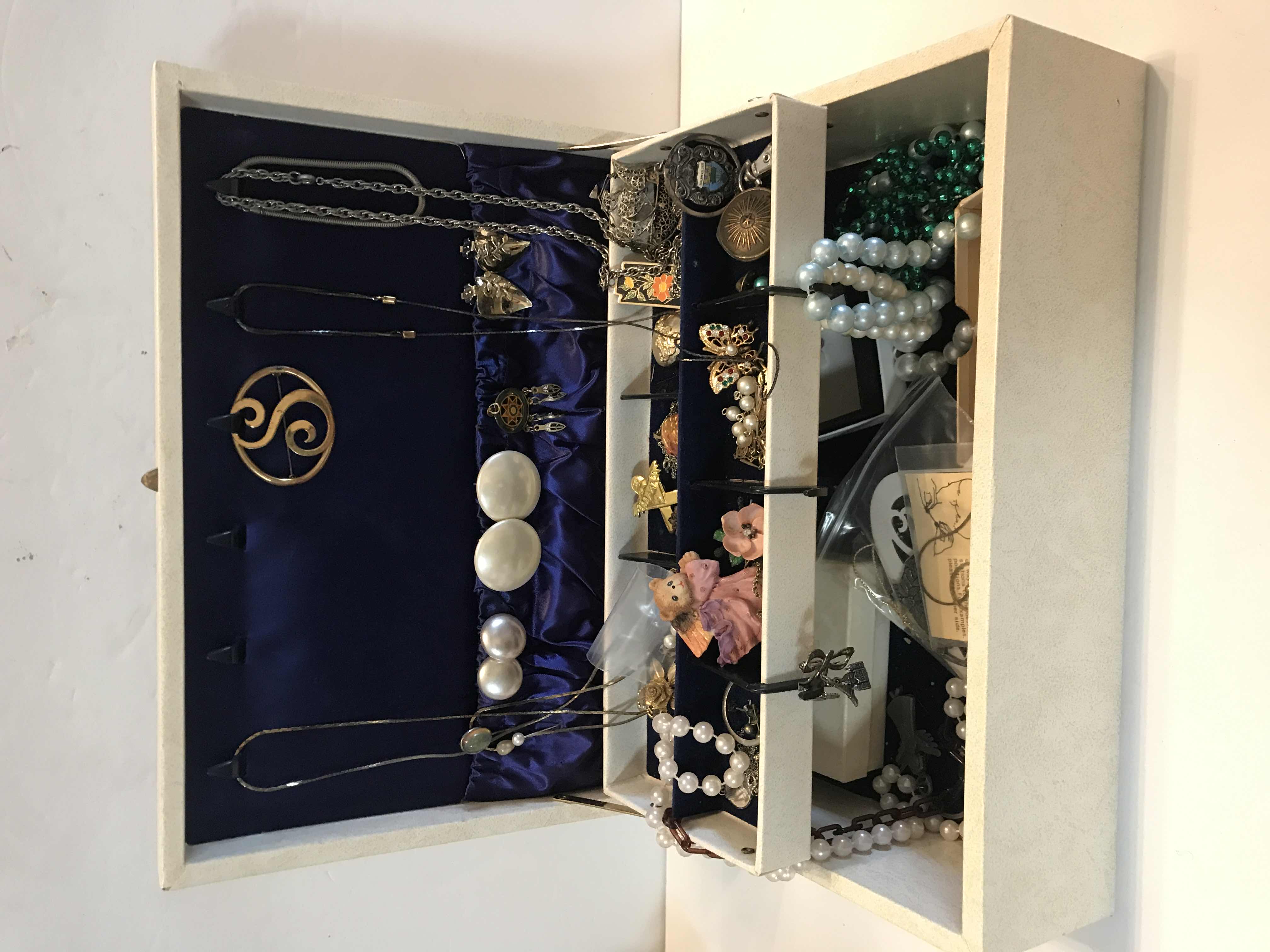 Photo 1 of VINTAGE JEWELRY BOX WITH SOME COSTUME JEWELRY