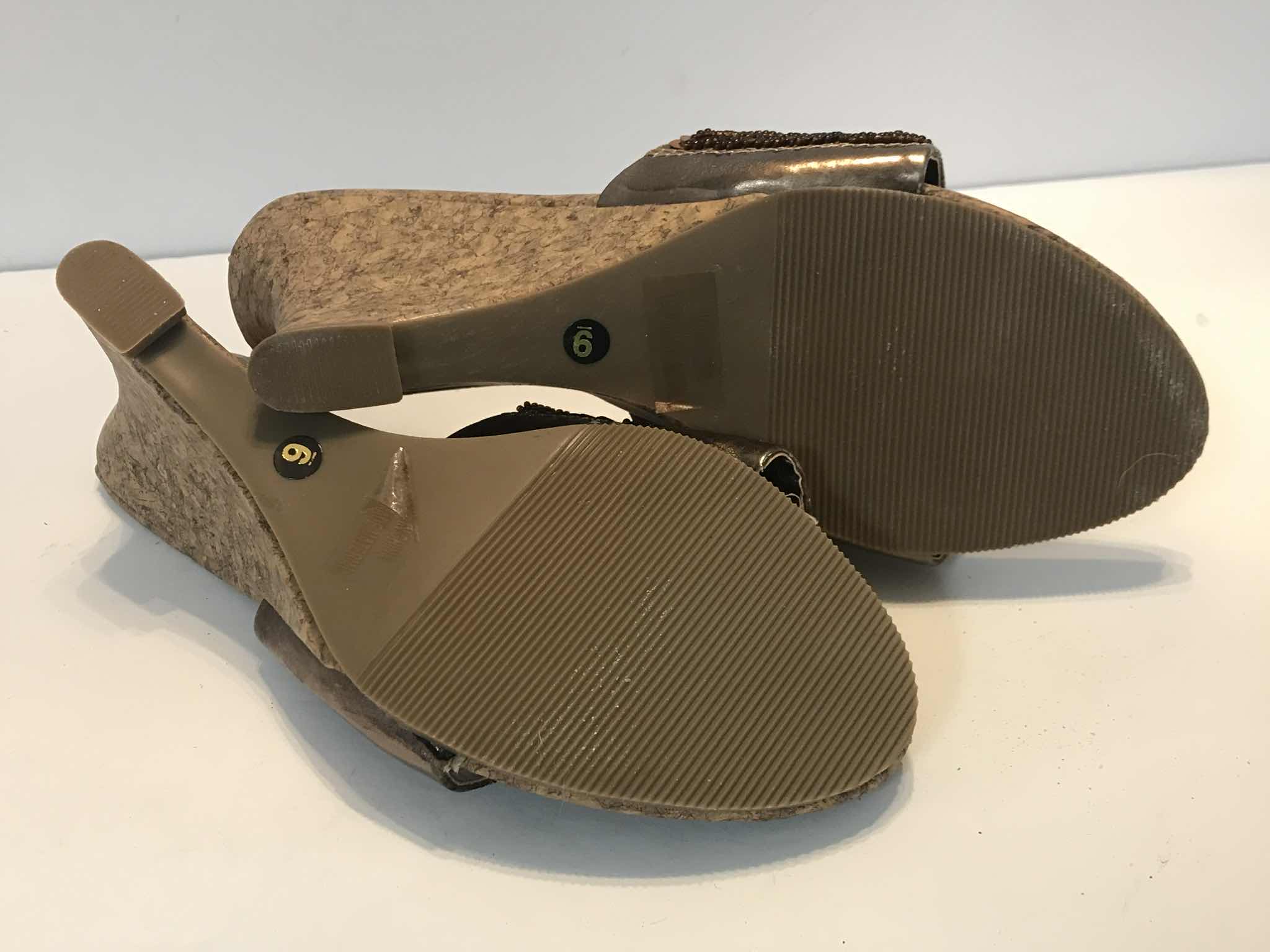 Photo 1 of VINTAGE DESIGNER SIMONELL WOMENS BEADED HEELS SIZE 6