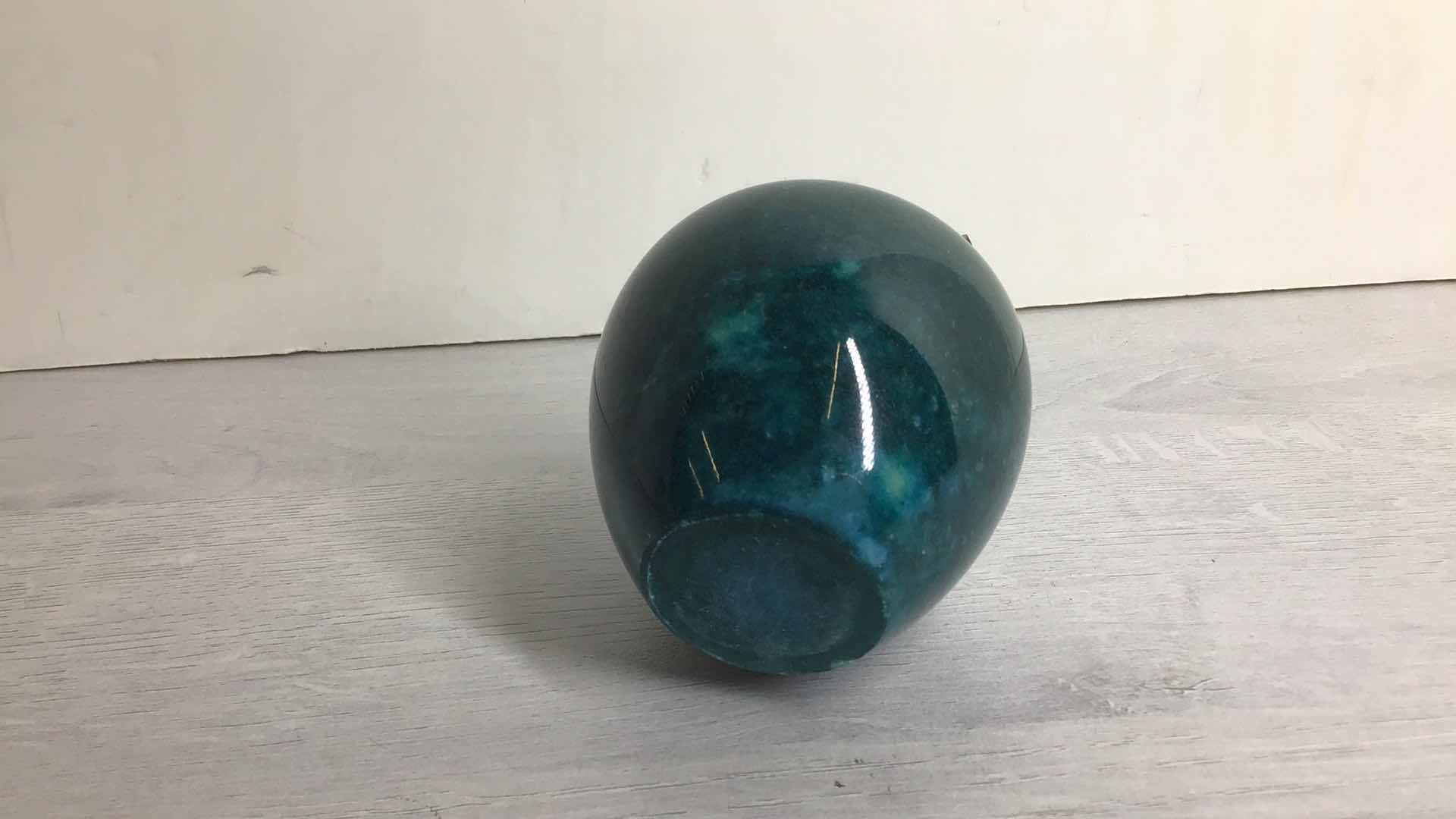 Photo 3 of GREEN ALABASTER APPLE WITH GOLD PAINTED PEWTER STEM 3” X 3.5”