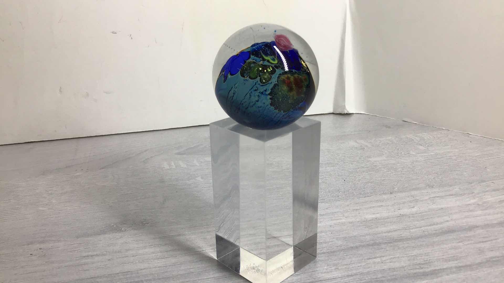Photo 1 of UNIQUE OCEAN THEMED BLOWN GLASS SPHERE 2" W STAND 