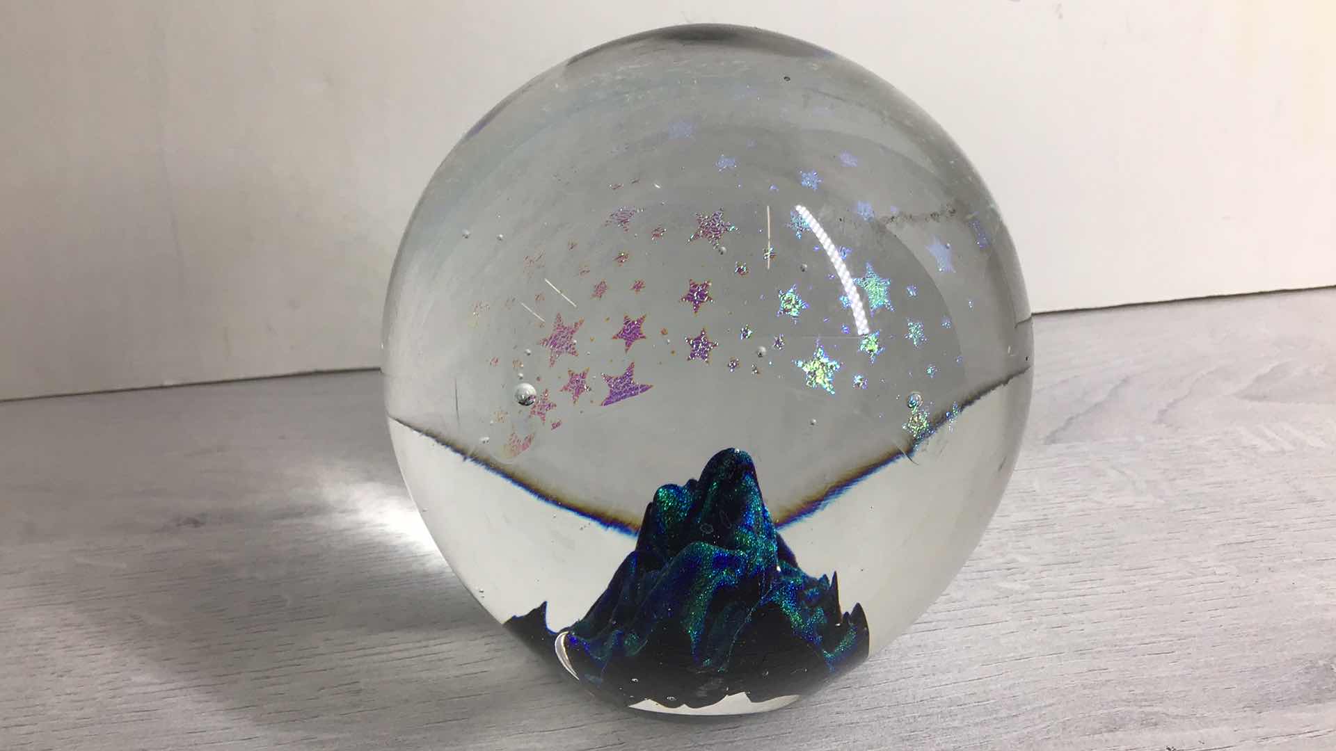 Photo 1 of STARRY MOUNTAIN BLOEN GLASS SPHERE ART SIGNED BY ARTIST 4” X H4.5”