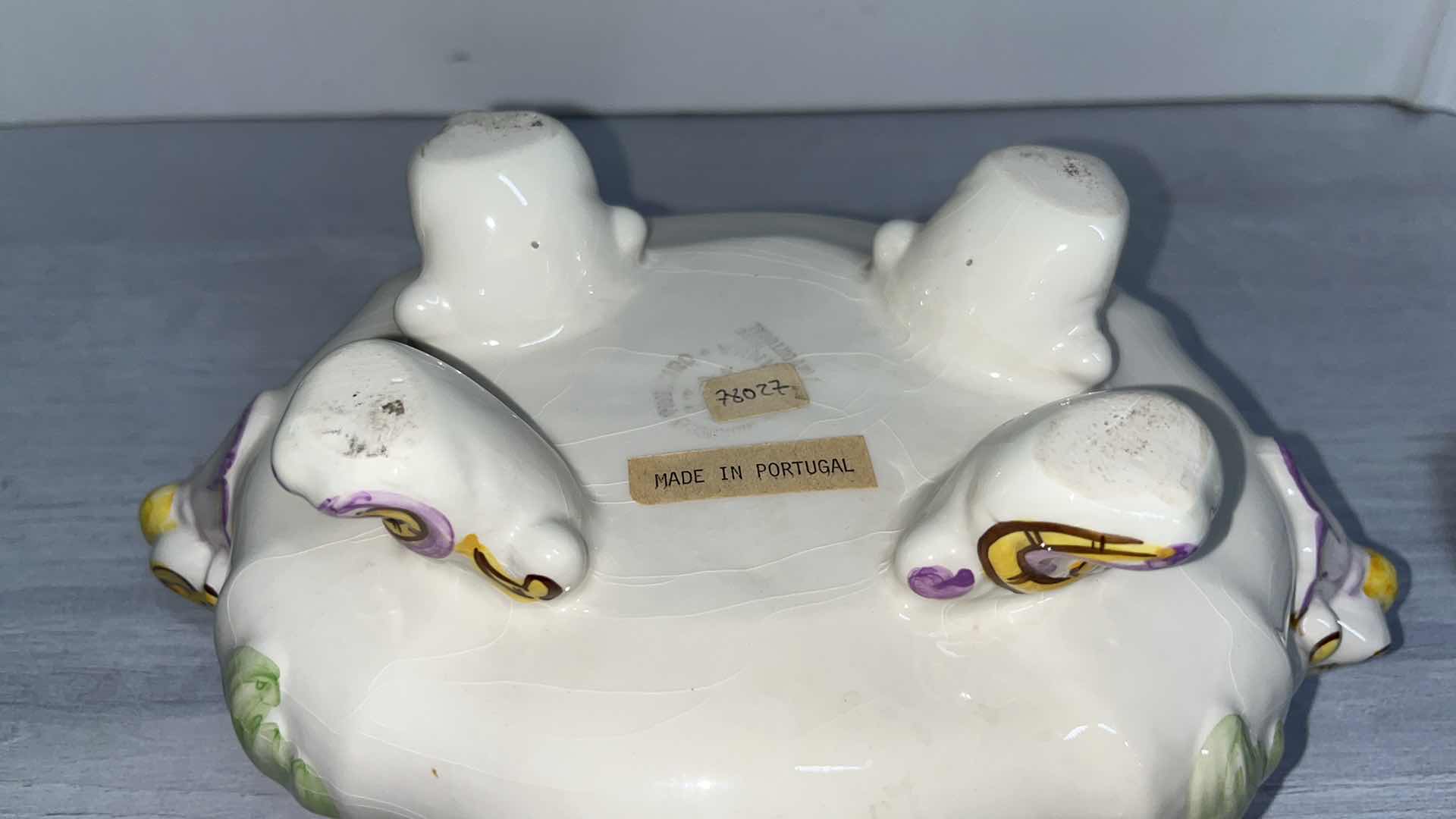 Photo 1 of BORDALLO PINHEIRO HANDPAINTED OVAL TUREEN MADE IN PORTUGAL 7” X 10.5” H7.5”